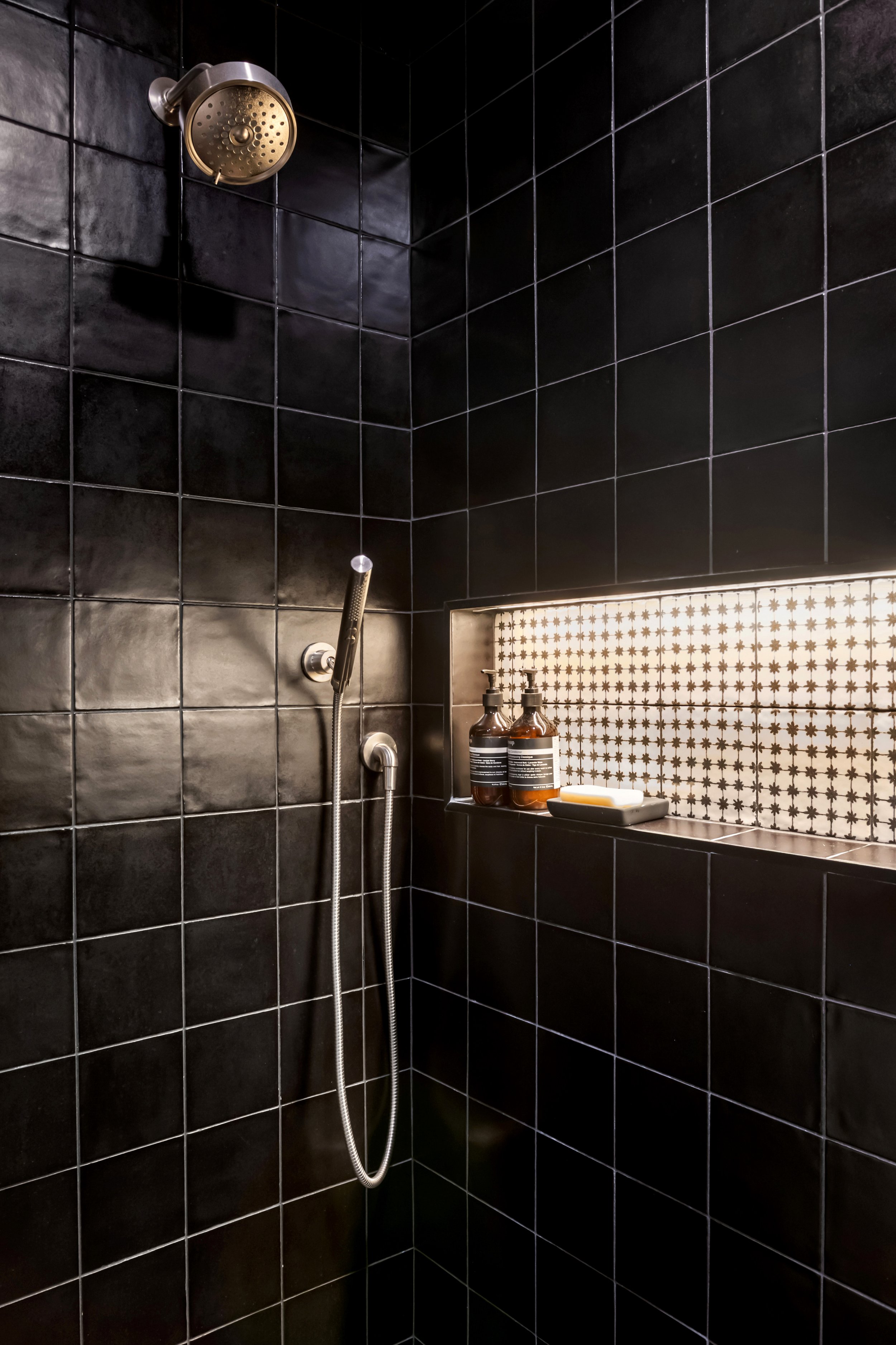 minhnuyet_hardy_brookwood_shower.jpg