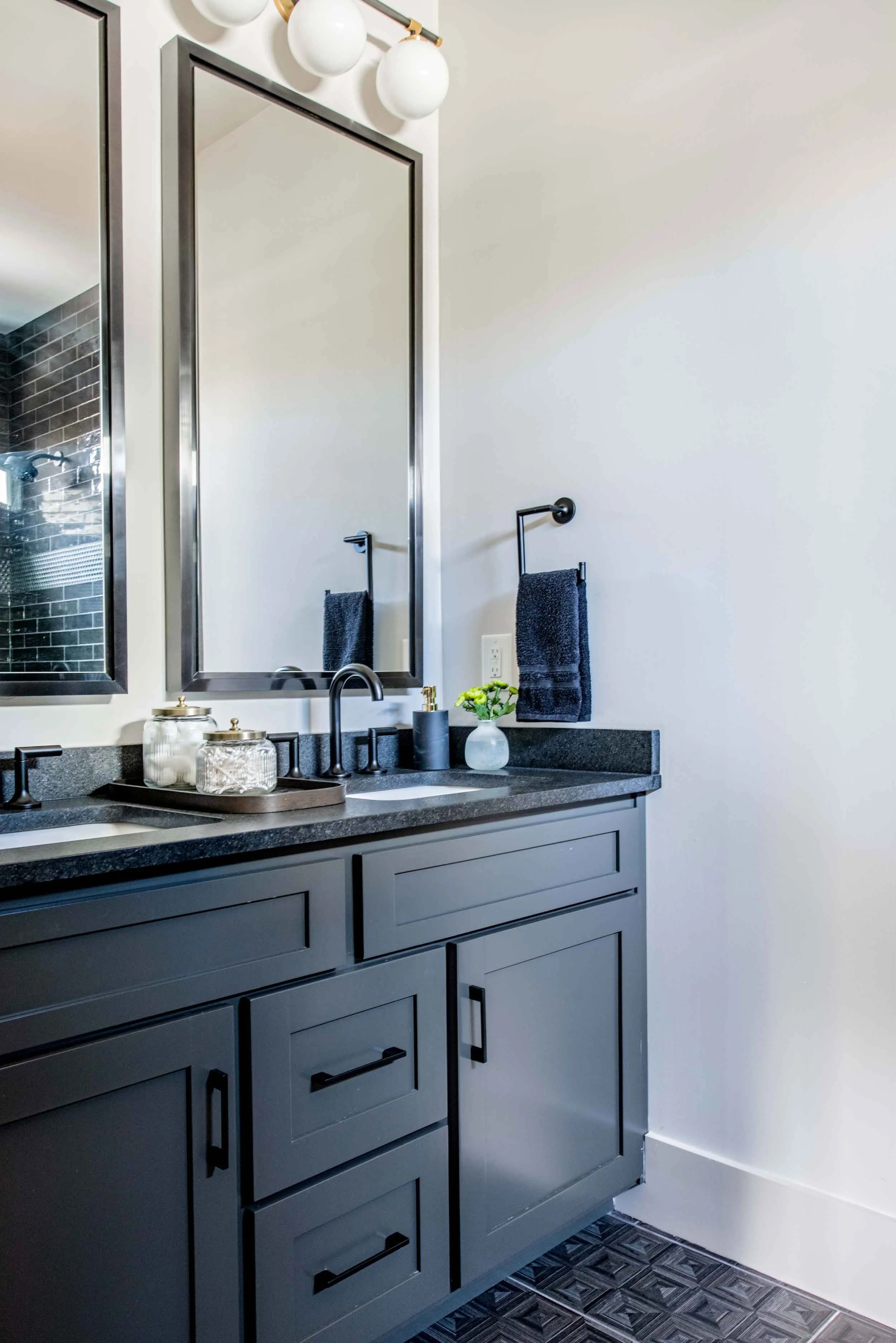 minhnuyet-hardy-modern-masculine-manor-primary-bath-details-24.jpg