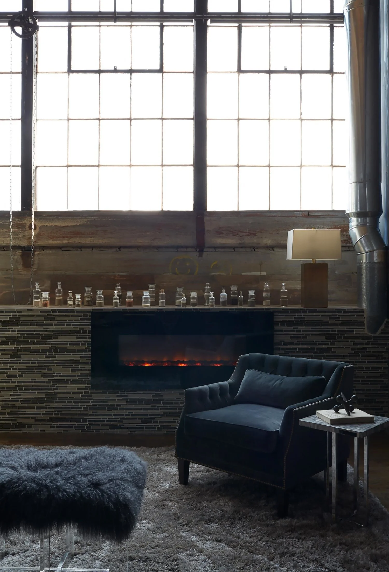 Minhnuyet Hardy - Contemporary Cool Loft - Fireplace