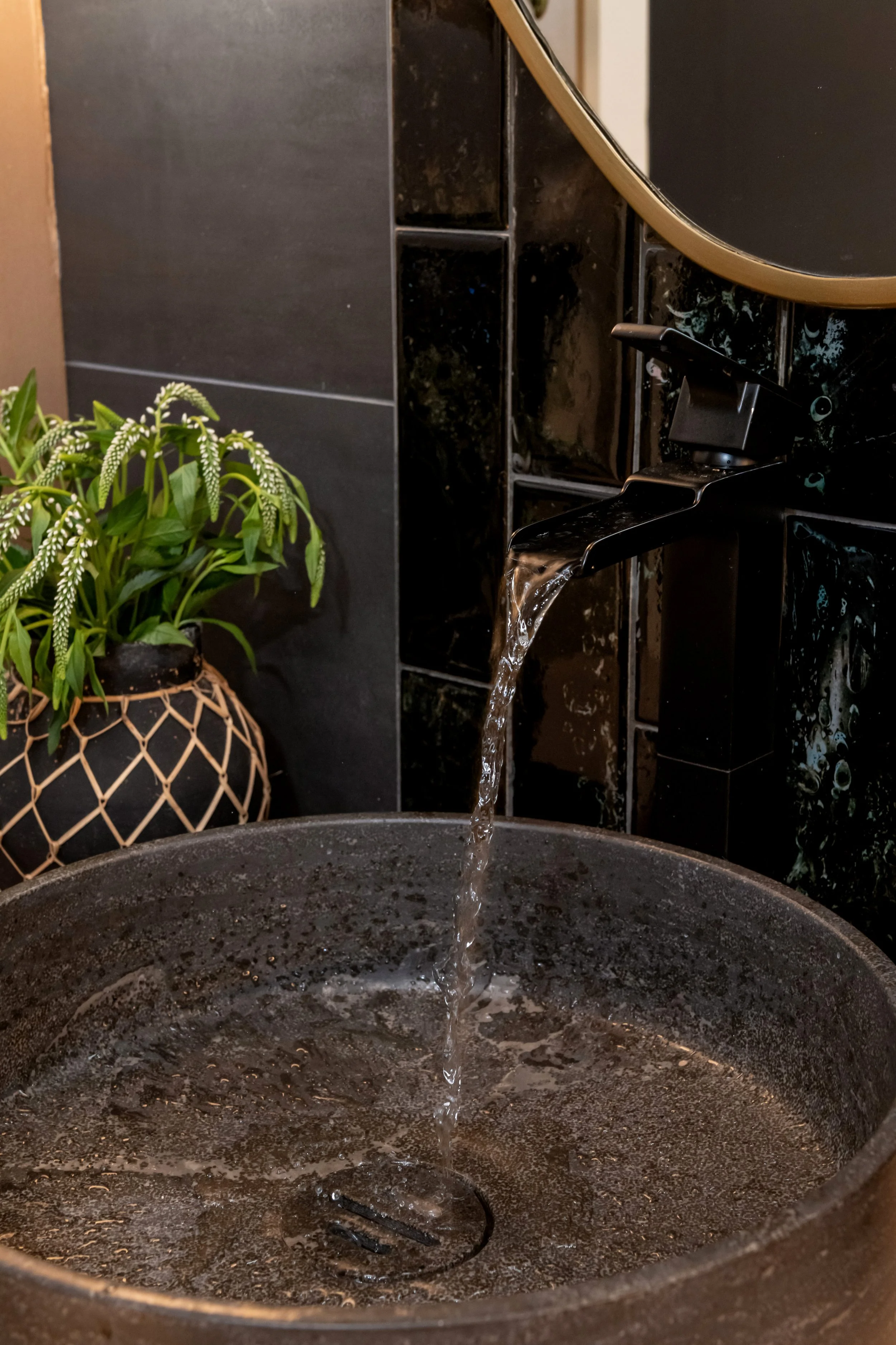 minhnuyet-hardy-mr-brainwash-in-buckhead-faucet-08.jpg