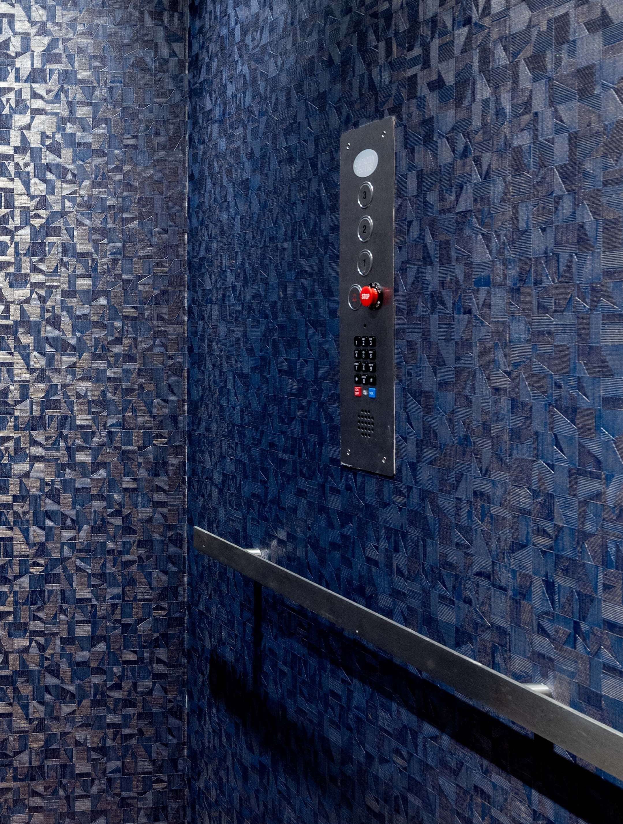 minhnuyet-hardy-dunwoody-row-house-blue-stairwell-wall.jpg