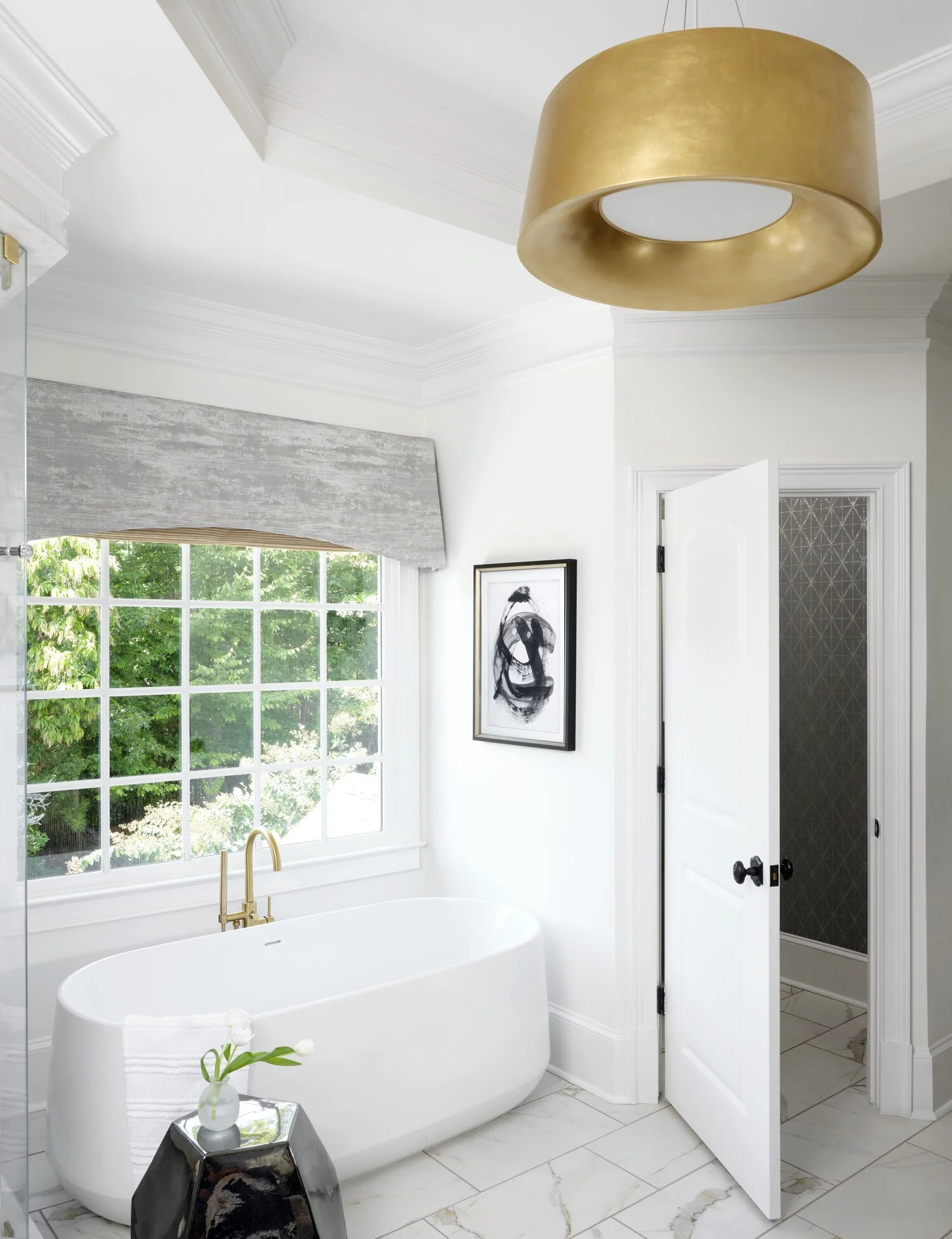 Minhnuyet Hardy - Edgy Estate Makeover - Bathtub