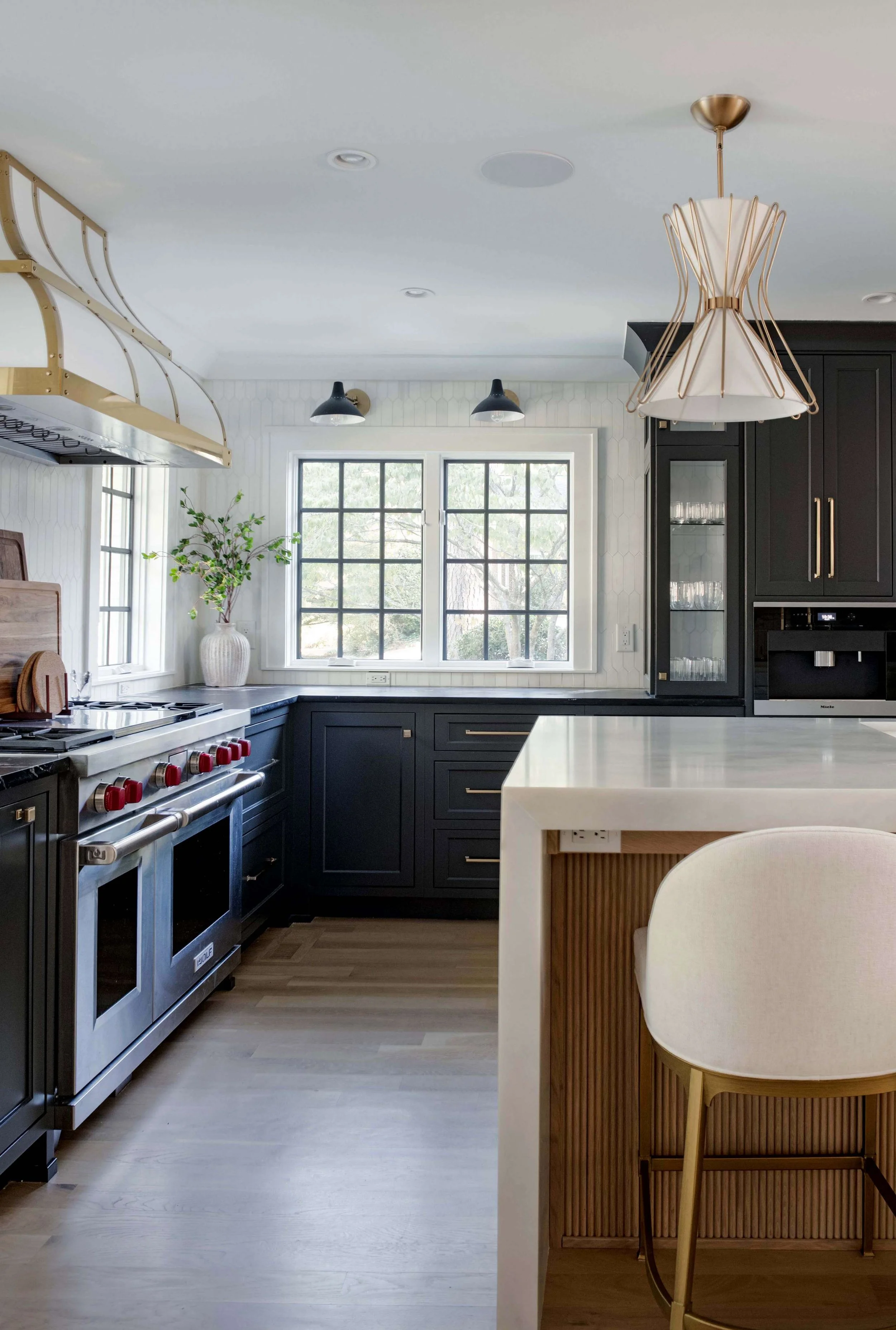 minhnuyet-hardy-refined-decatur-residence-kitchen-cabinetry.jpg