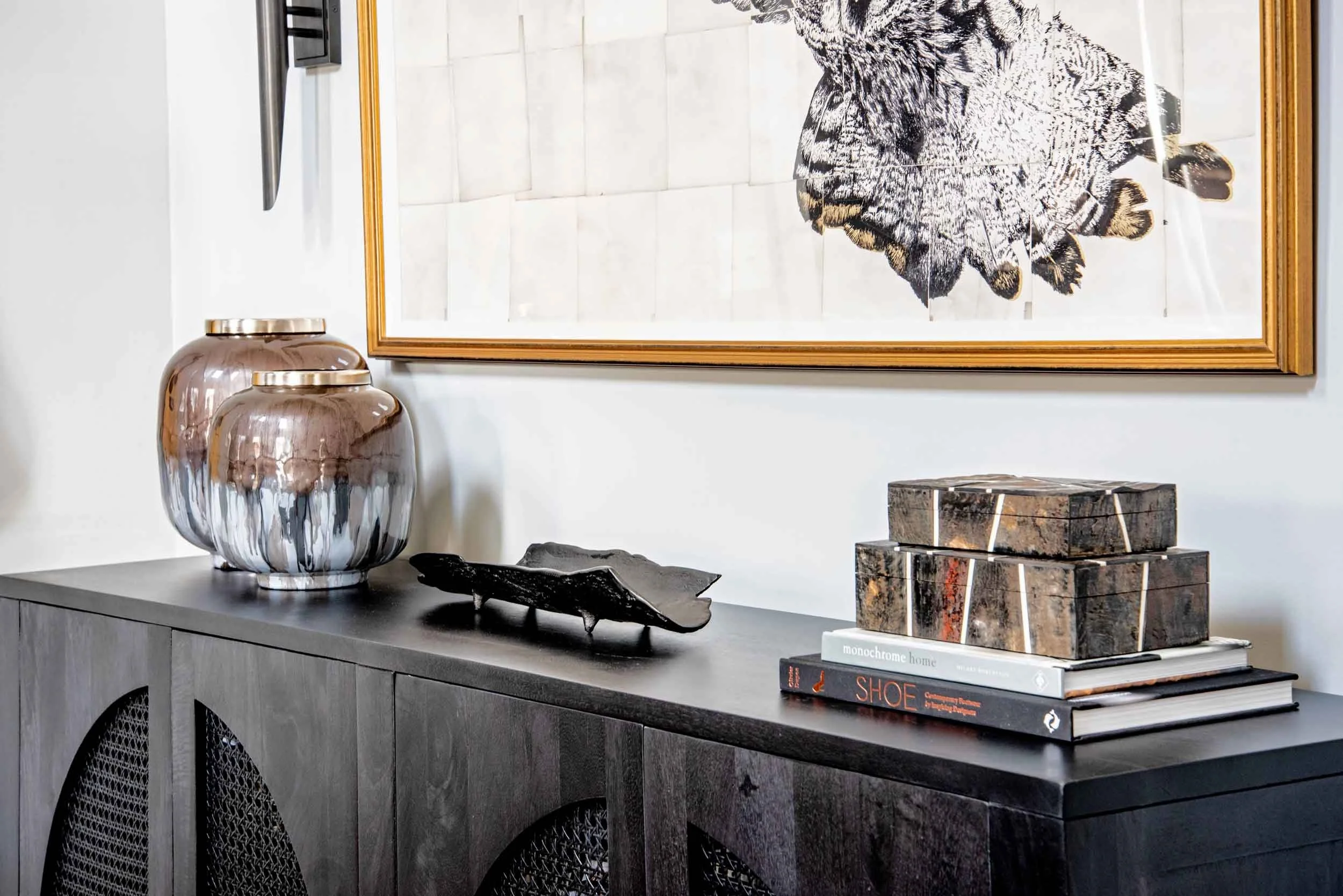 minhnuyet-hardy-modern-masculine-manor-dresser-styling-06.jpg