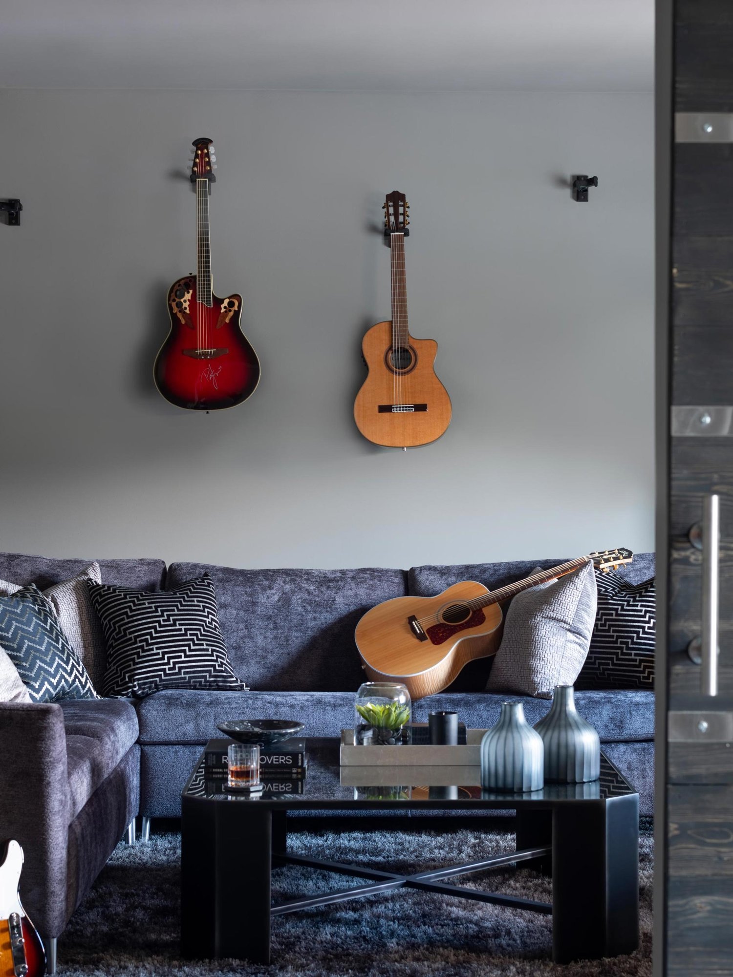 Minhnuyet Hardy - Moody Modern Man Cave - Sofa