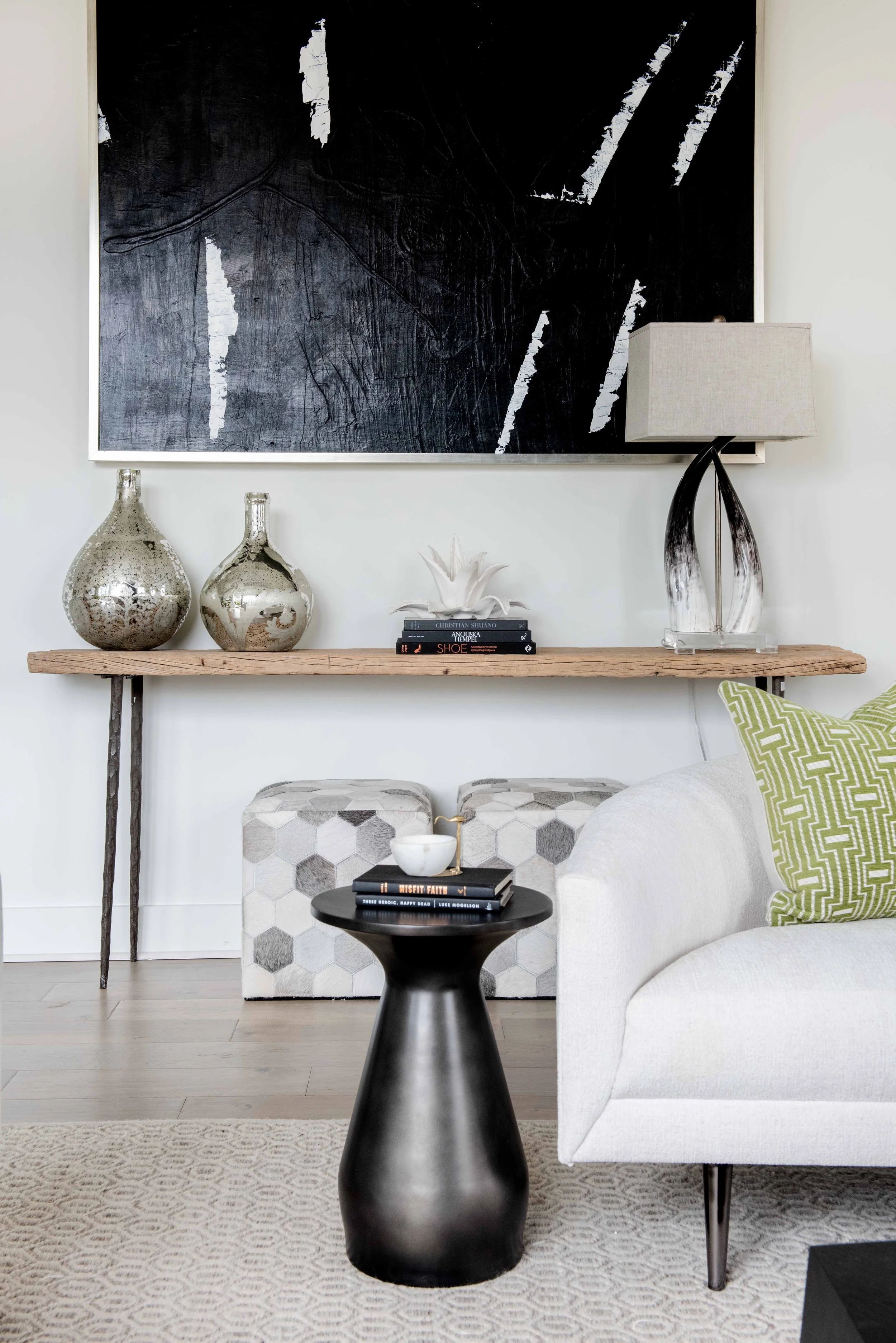 minhnuyet-hardy-contemporary-condo-interior-design-01.jpg