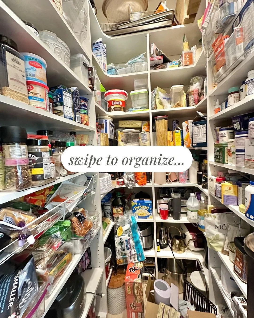 This transition is so satisfying!🙌 You&rsquo;re in and out of your pantry every day&hellip; and you might not even realize how cluttered it&rsquo;s become. A little organizing goes a long way!✨