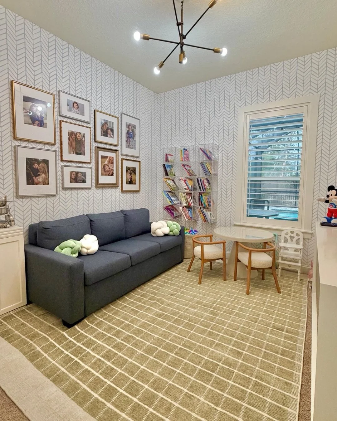 Spring cleaning is here, and the playroom can feel like the biggest challenge. With Your Organizing Studio on your side, tackling these spaces becomes simple.👏 We create systems that fit your space and your lifestyle so both you and the kids know ex