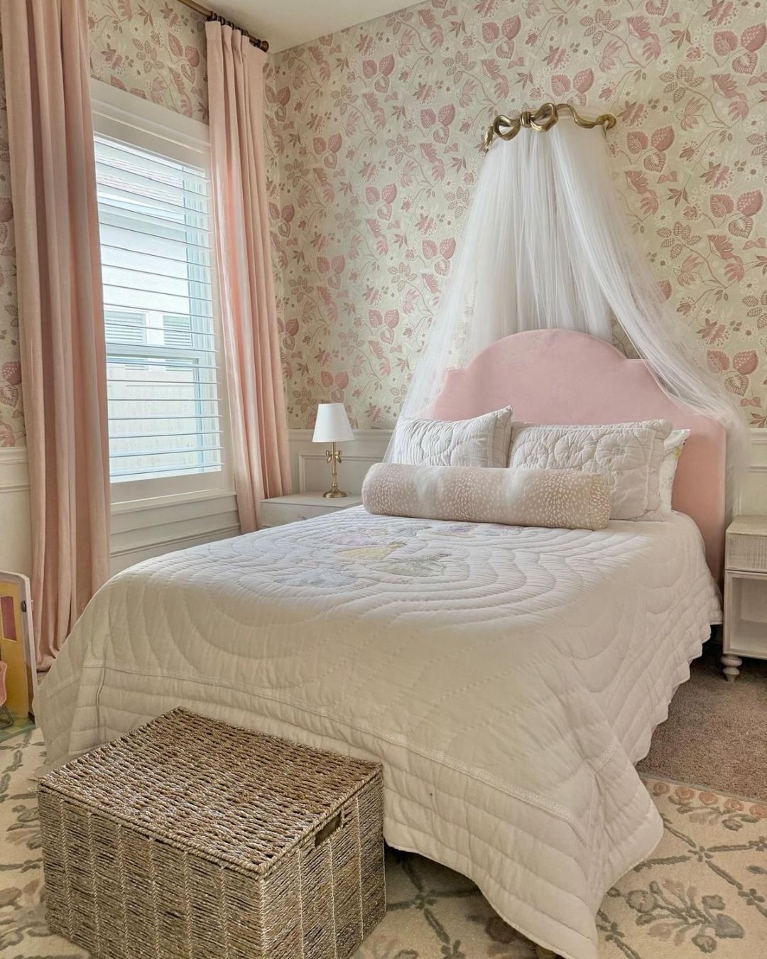 An organized space helps kids thrive.👏 When everything has a home and the system is easy to follow, maintaining it becomes part of the routine. Let us help you create a space that works for both you and your child.💖