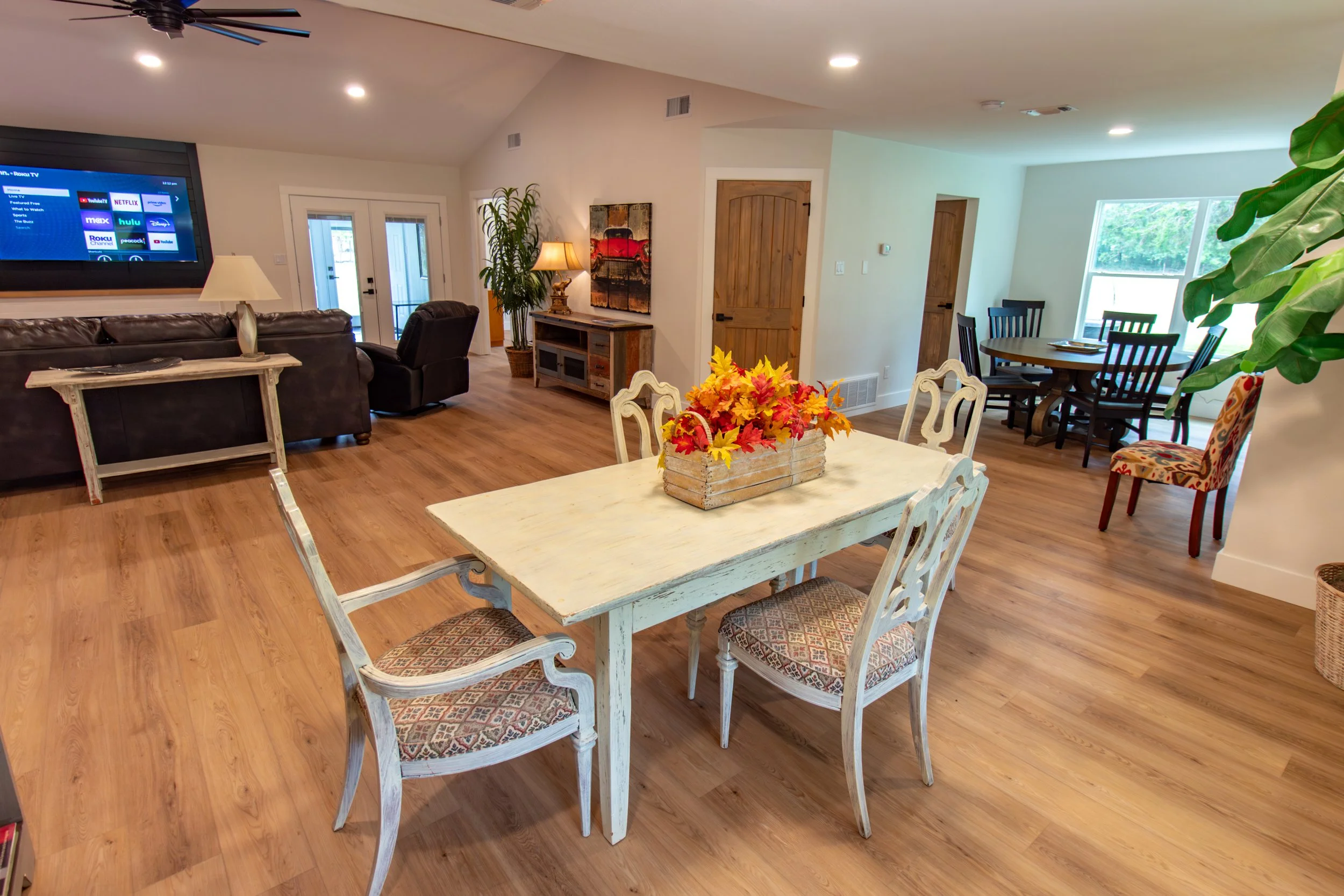 [Dining room, overlooking living room.]

Watch your favorite program while enjoying breakfast at the table.