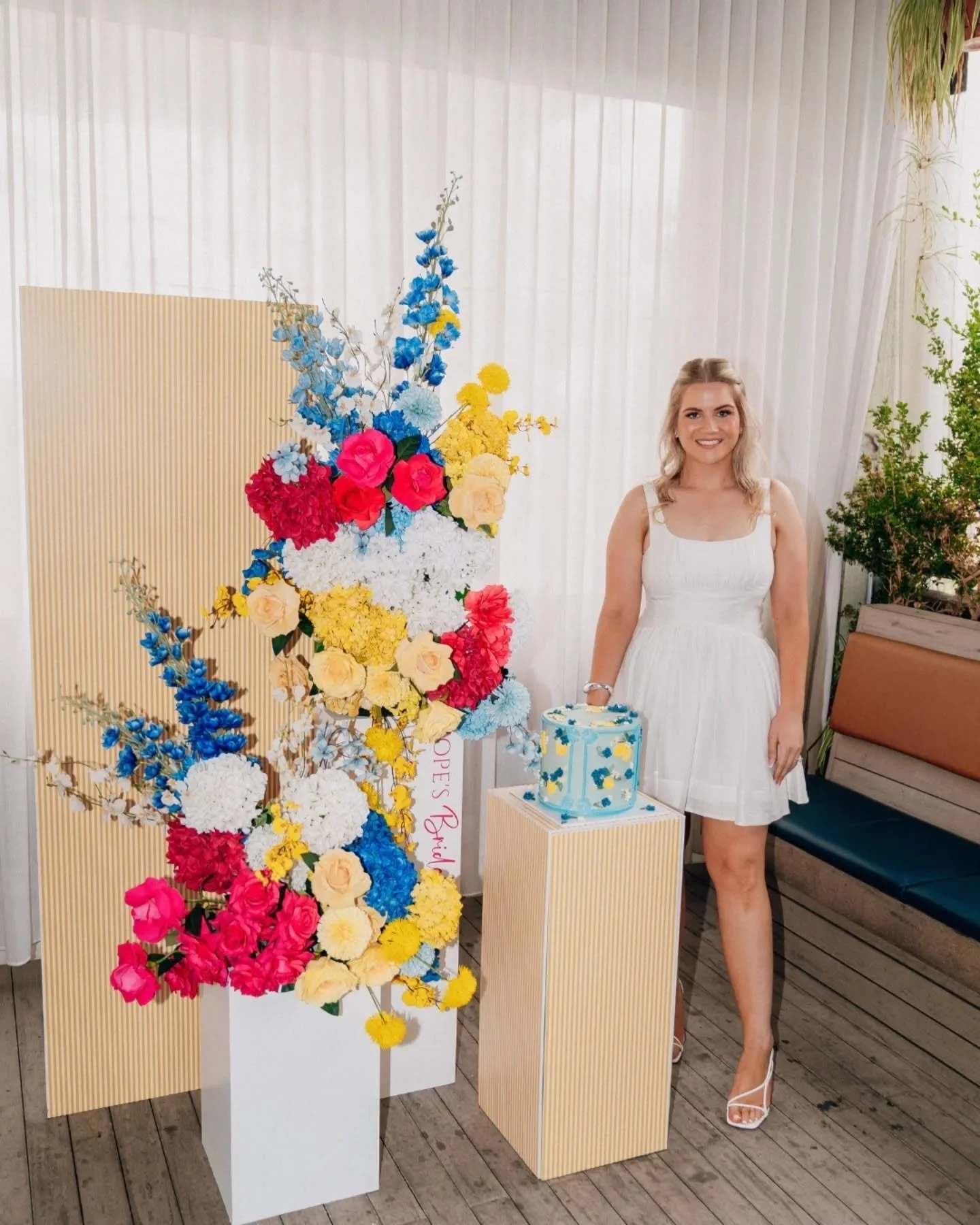 Hope's Bridal Shower ✨️

The Bride to Be: @hopebowden16

Photo: @jordanlolemedia
Florist &amp; Stylist: @creations.by.suz 
Cake: @sweet_alara 
Venue: @rocksaltmenai 
Acrylics: @designedacrylic 
Favours: @drinklygifts