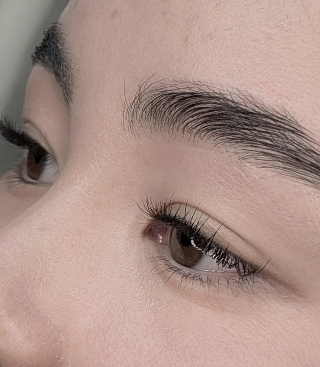 Natural looking eyelash extensions in Mosman Sydney with soft lightweight finish and subtle definition