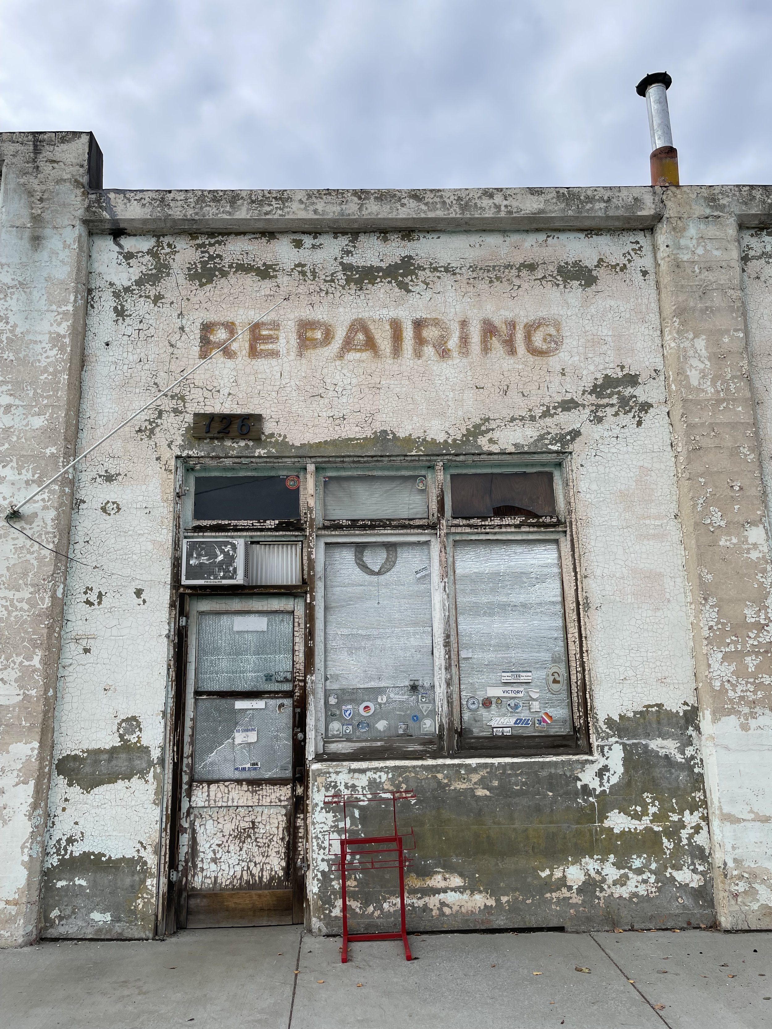 This is a photo of a closed auto garage in the town of Grass Valley.