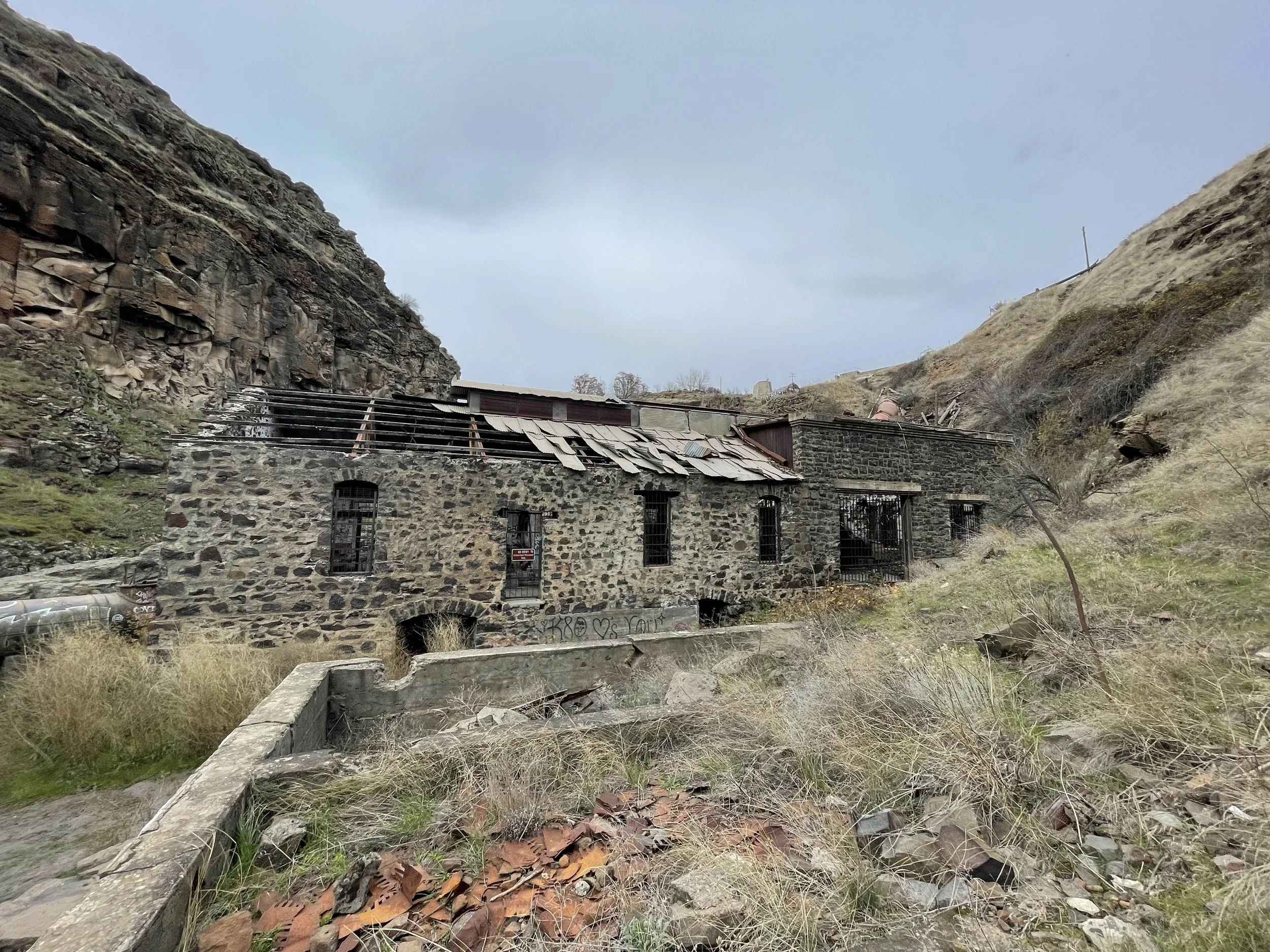 This is the defunct power plant at the White River Falls.