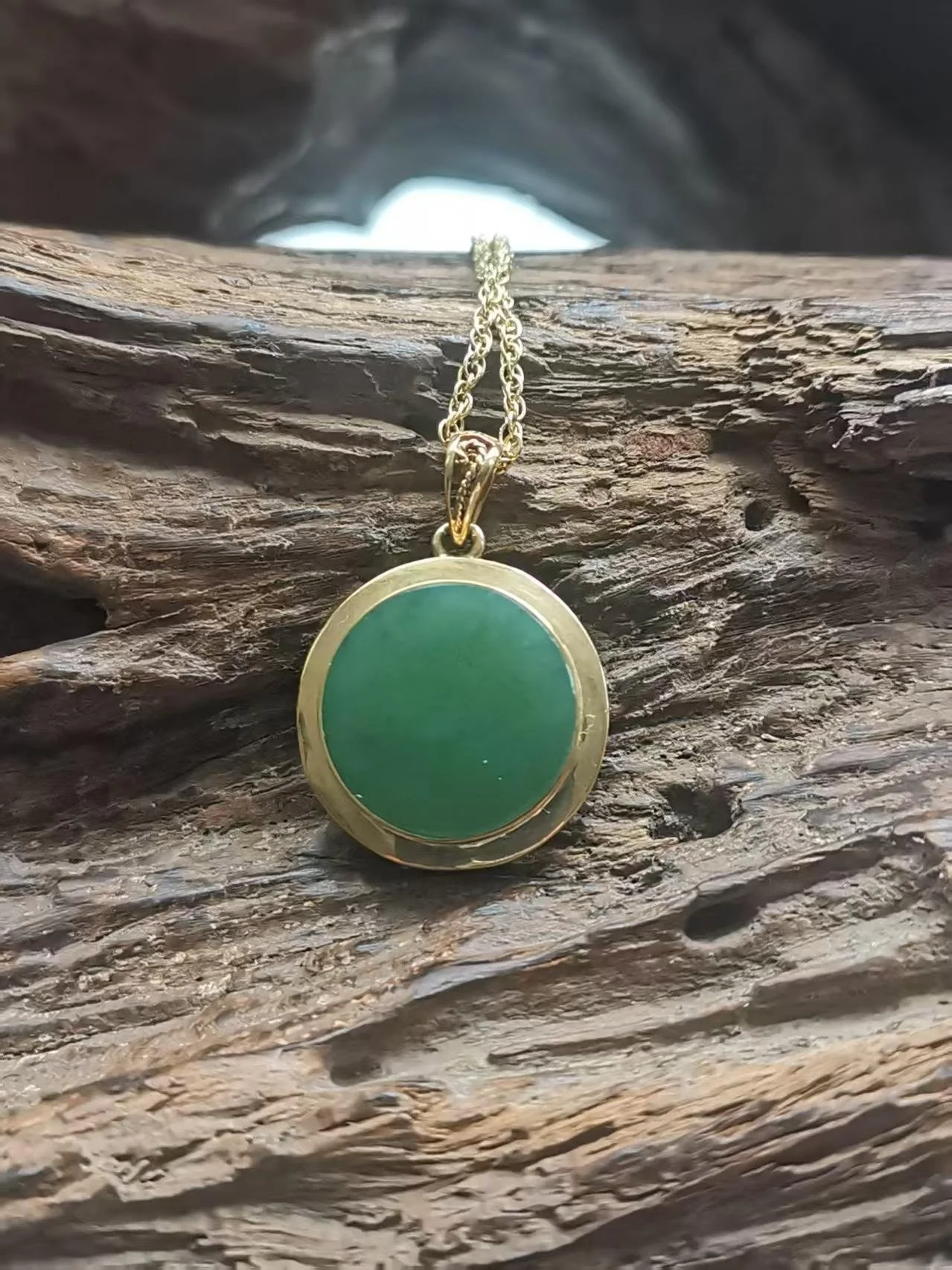Circle of Life pendant in Green Jade and Gold