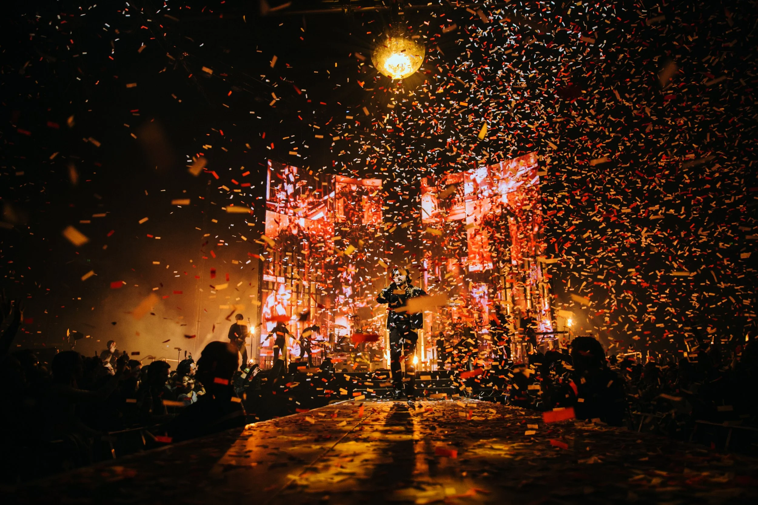 Lighting Design for Gang of Youths, Australia Arena tour 2022 live performance