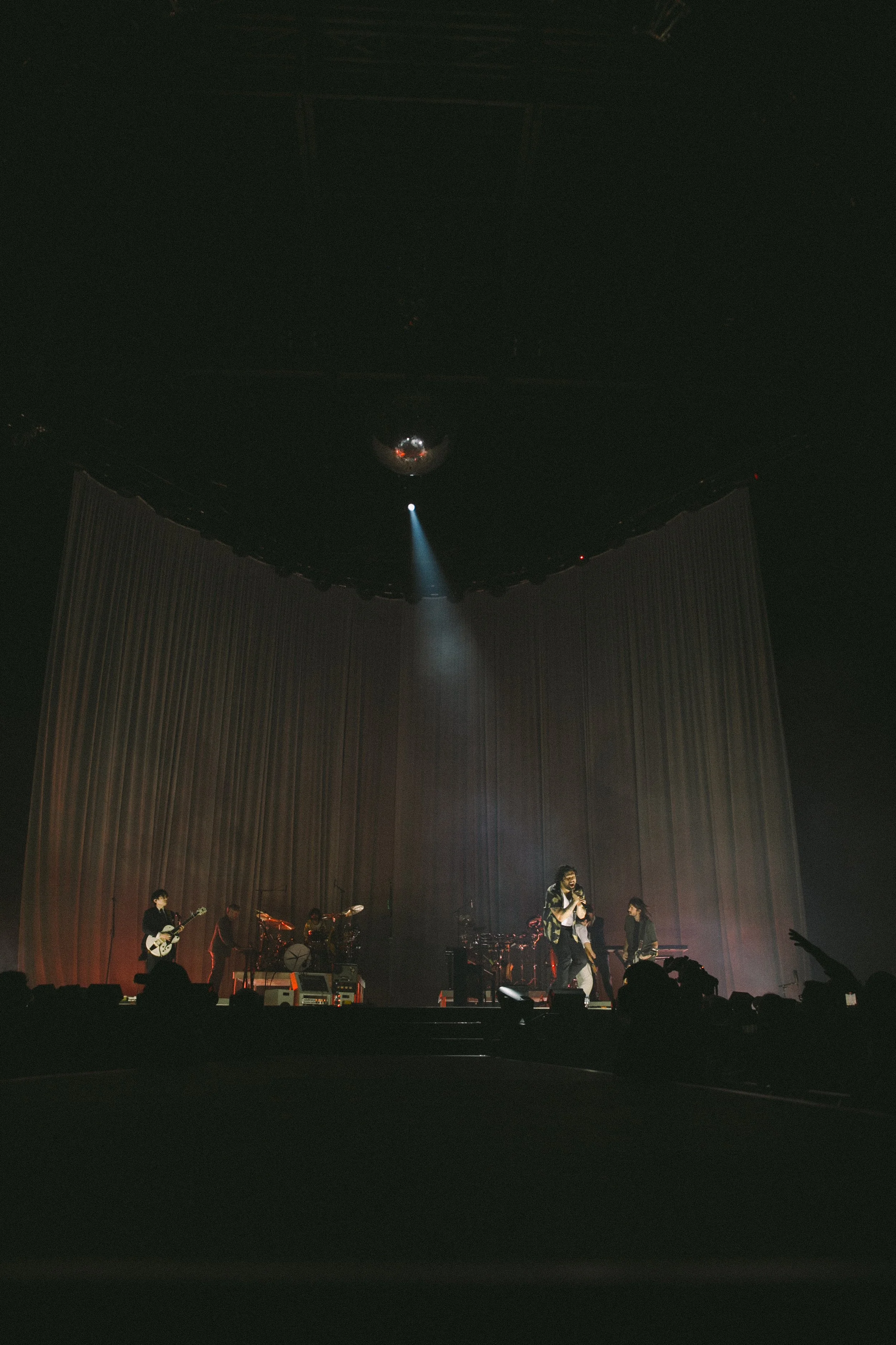 Lighting Design for Gang of Youths, Australia Arena tour 2022 live performance