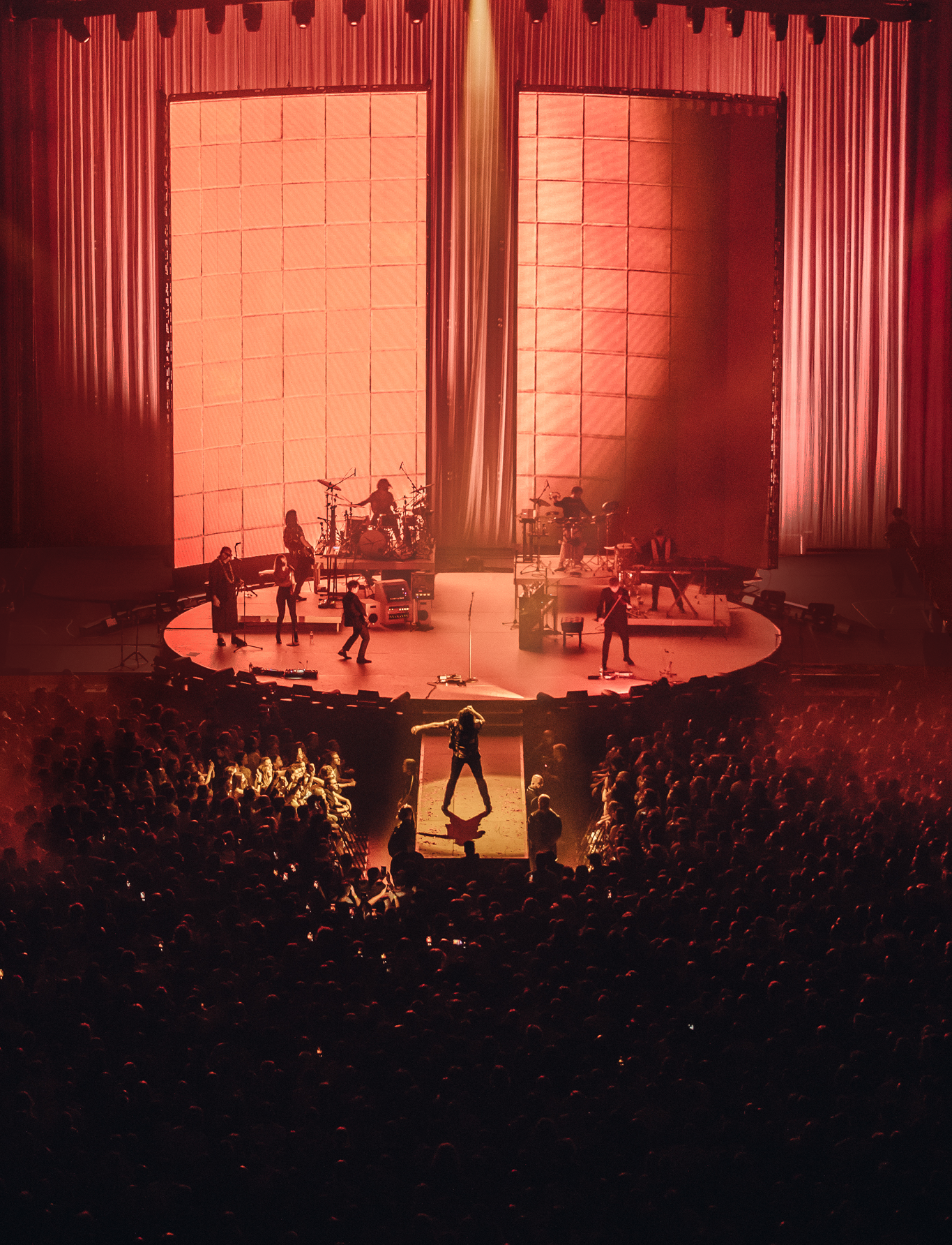 Lighting Design for Gang of Youths, Australia Arena tour 2022 live performance