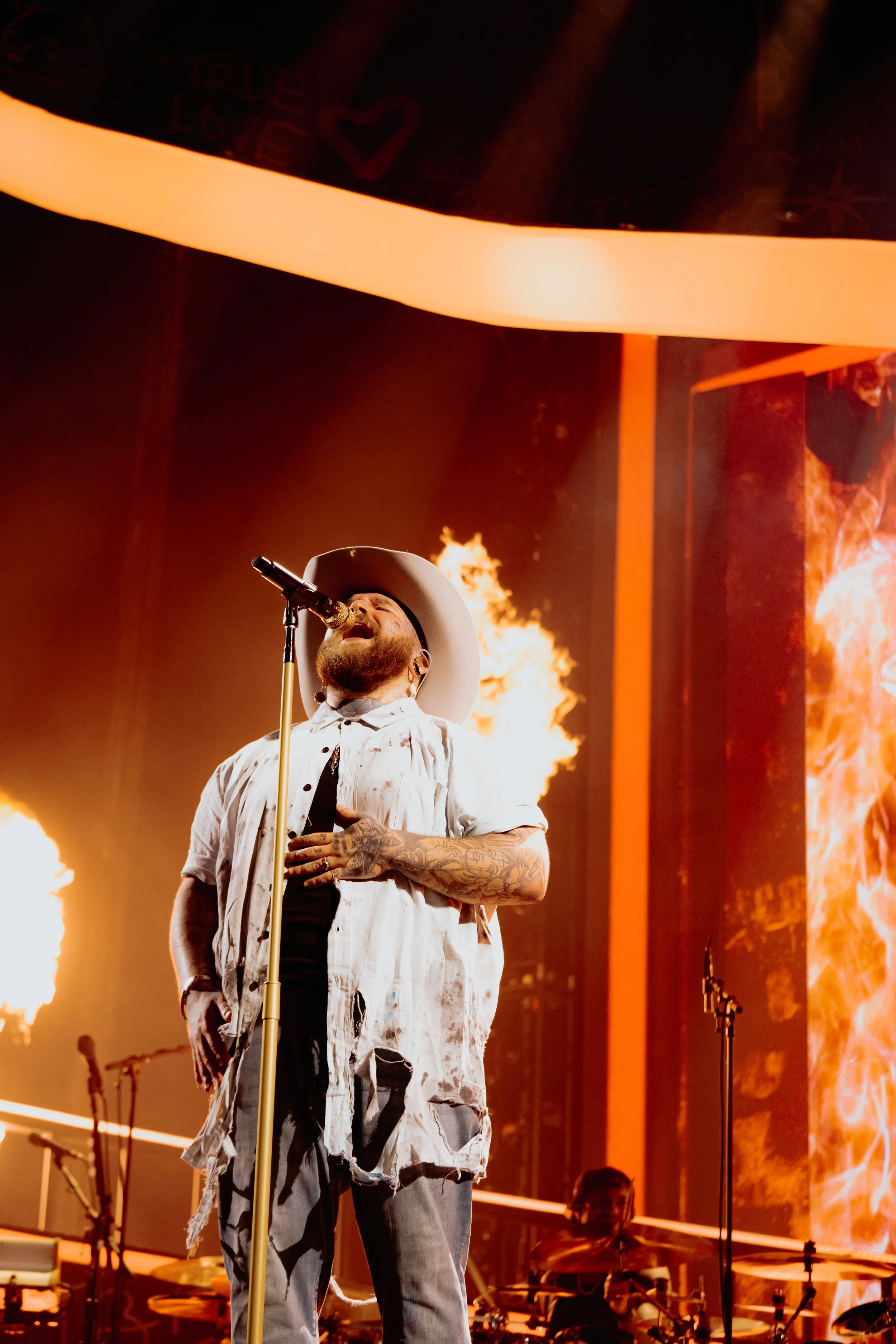 Lighting design for Teddy Swims I've Tried Everything but Therapy Tour