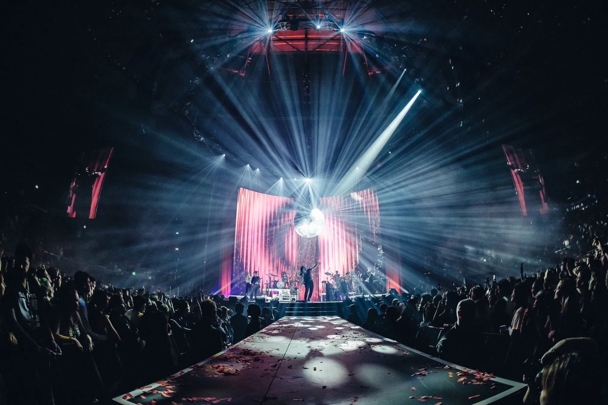 Lighting Design for Gang of Youths, Australia Arena tour 2022 live performance