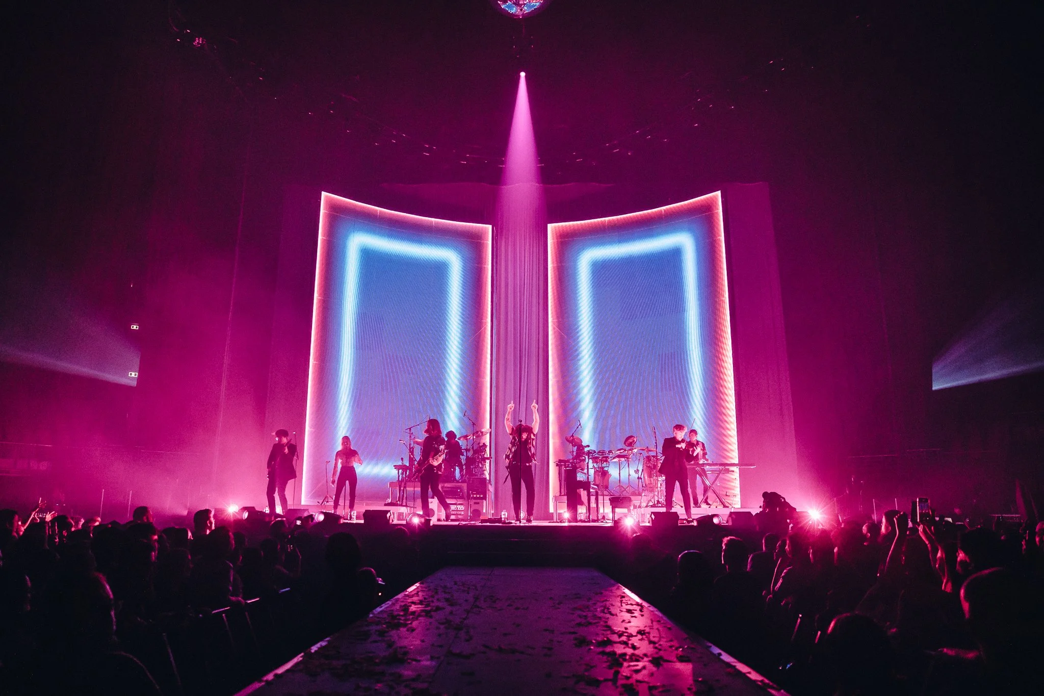 Lighting Design for Gang of Youths, Australia Arena tour 2022 live performance