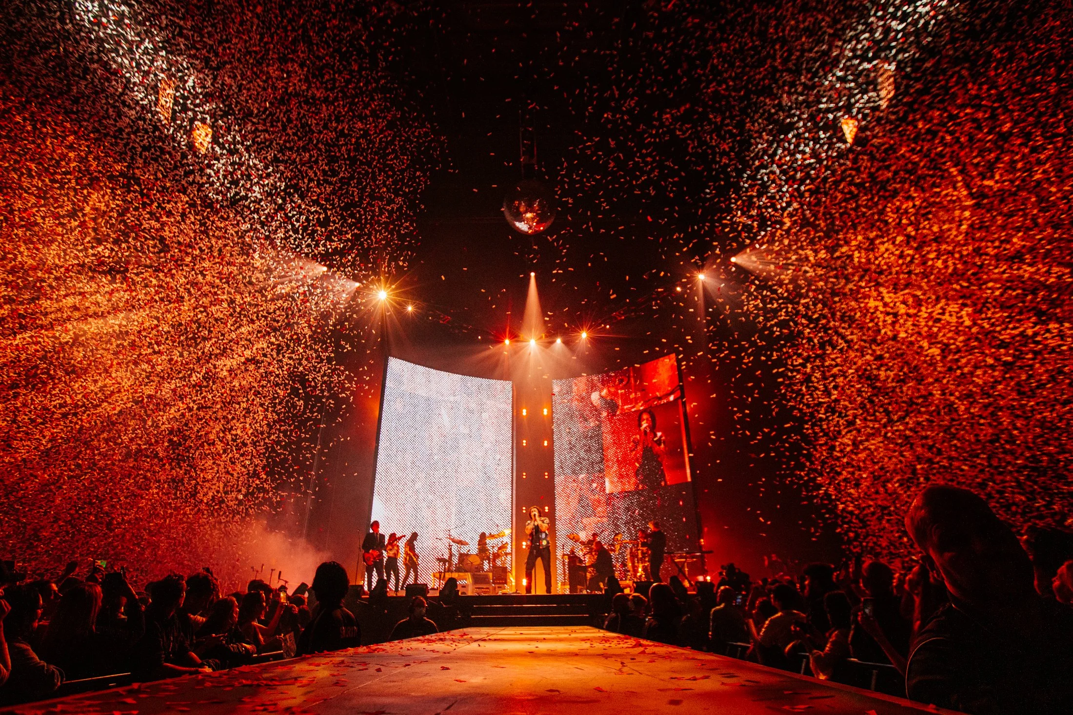 Lighting Design for Gang of Youths, Australia Arena tour 2022 live performance