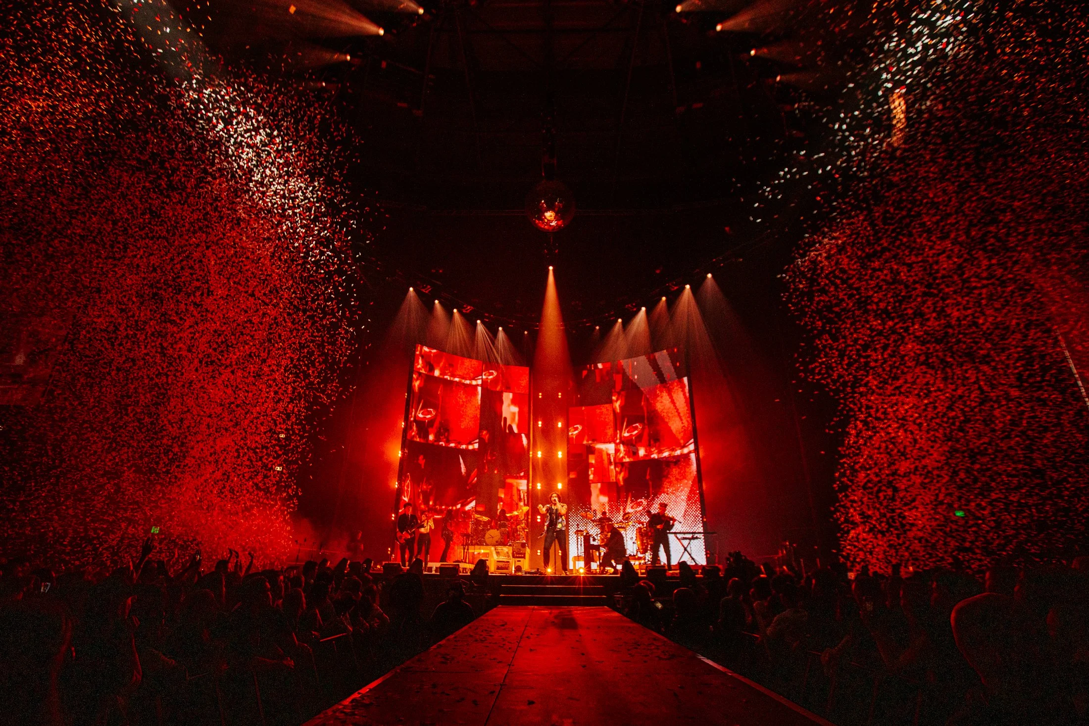 Lighting Design for Gang of Youths, Australia Arena tour 2022 live performance