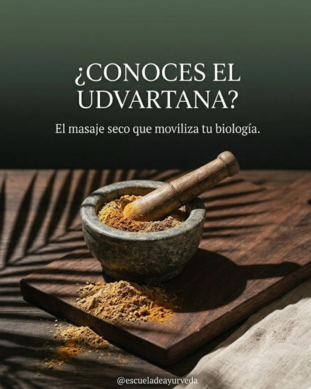 Udvartana es una de las t&eacute;cnicas cl&aacute;sicas del Ayurveda para movilizar Kapha y estimular los tejidos desde la superficie hacia la profundidad.

A diferencia del masaje con aceite, se realiza con polvos herbales y fricciones vigorosas que