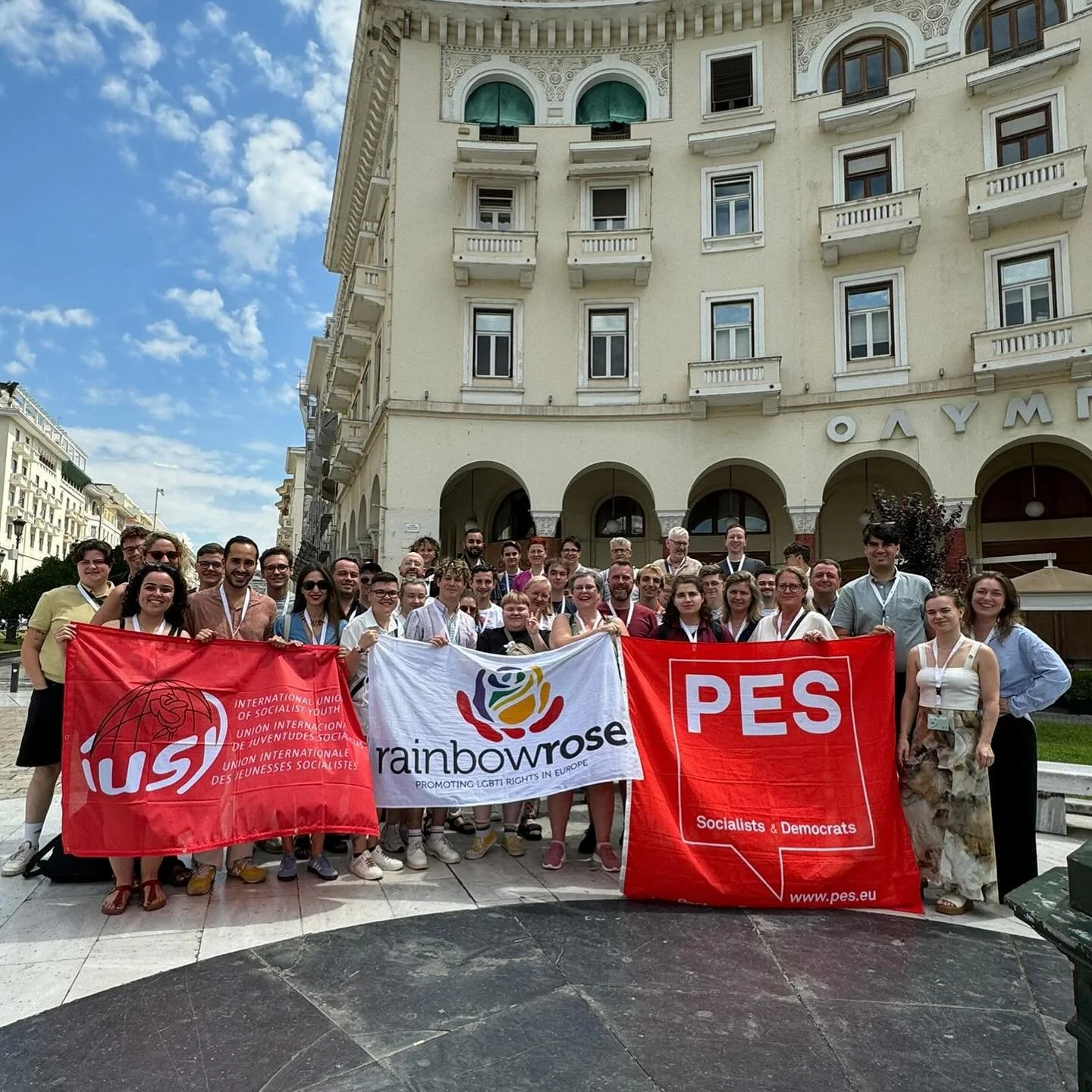 🏳️&zwj;🌈 All smiles and motivation here at @europride2024 🏳️&zwj;🌈
The socialist delegation is ready for a wonderful #EuroPride Demonstration today ✊ Once again the European Socialists together with @rainbowrose_pes @yesocialists and @iusyglobal 