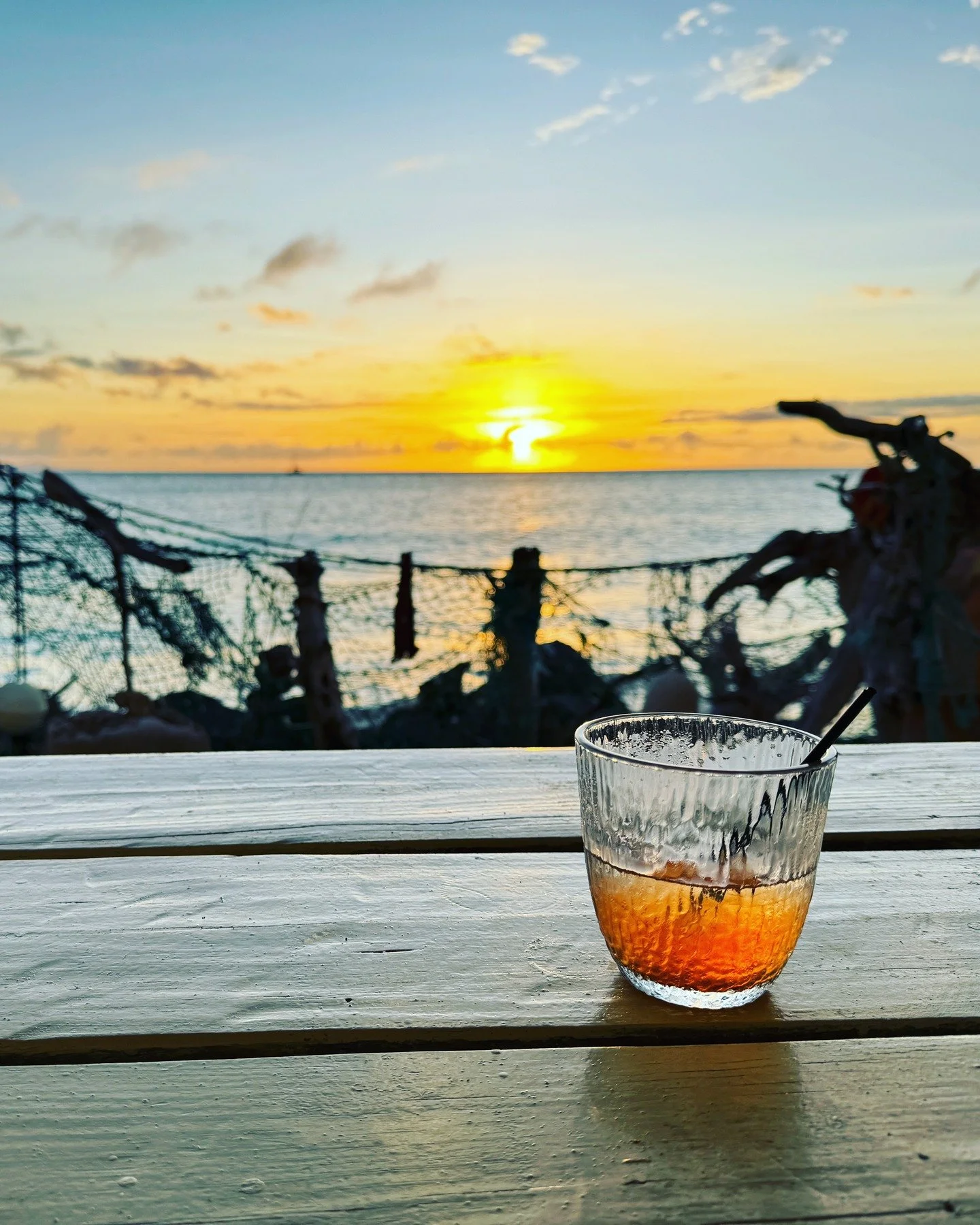 You have to love a OJ's sunset and Old Fashioned rum punch.

#Antigua @clearwater_villa