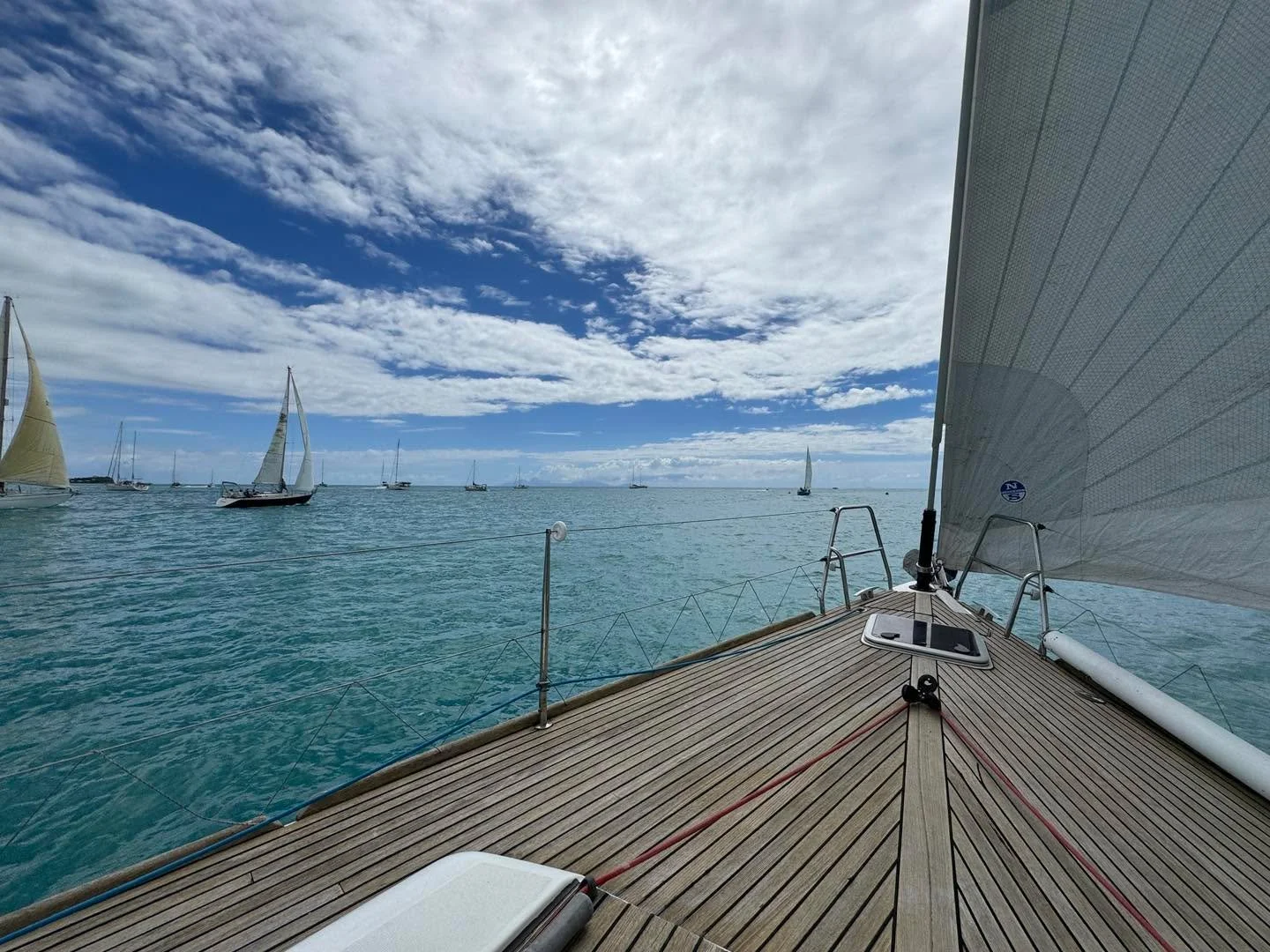 Sailing away

#antigua  #sailing