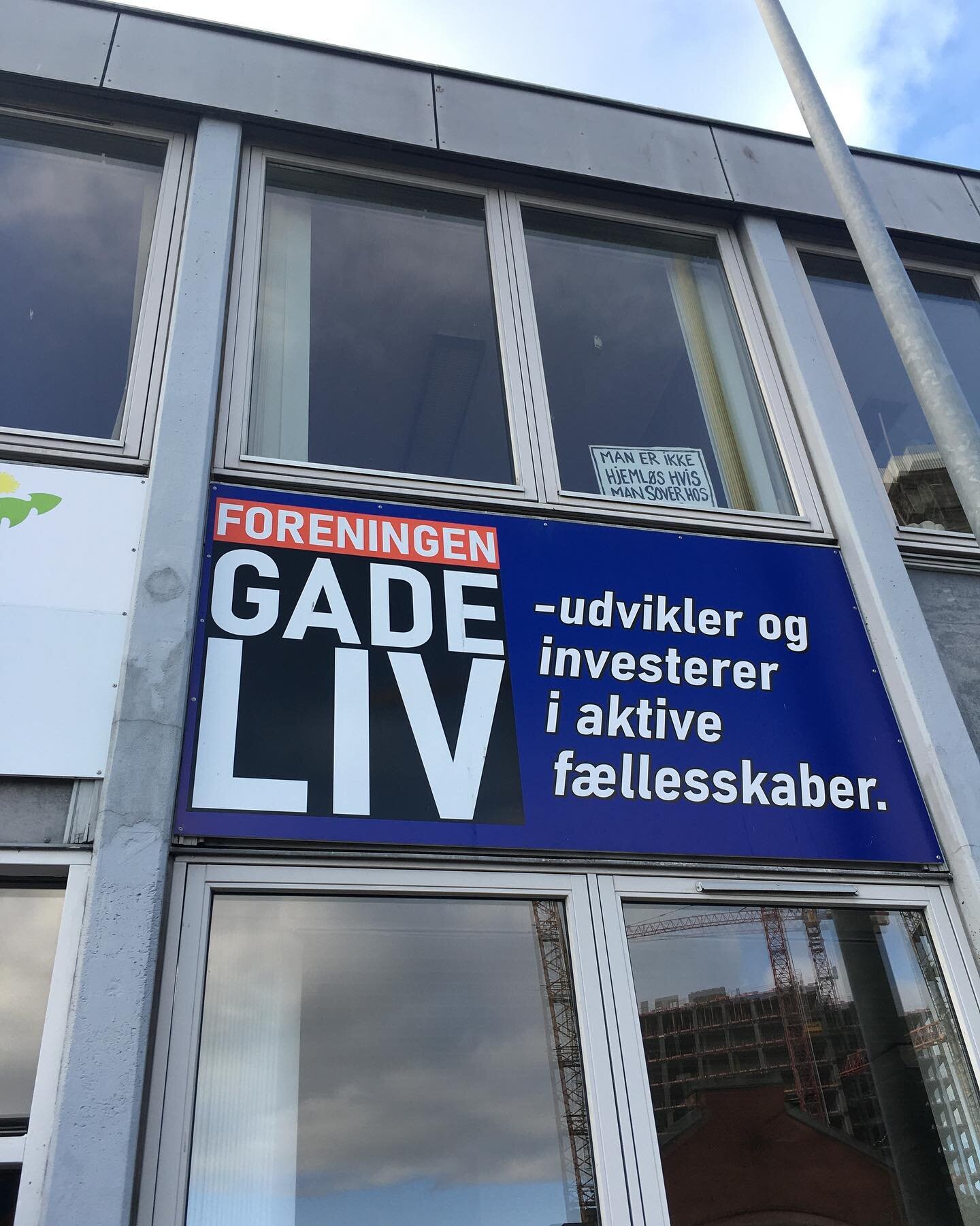 Idag har vi startet Farmakon &Aring;rhus❤️. Et samarbejde med @foreningengadeliv , Kirkens korsh&aelig;rs stofindtagelse og V&aelig;restedet. Hver torsdag &aring;ret ud bliver der pakket Farmakon pibes&aelig;t i stofindtagelsens lokaler. Der pakkes a