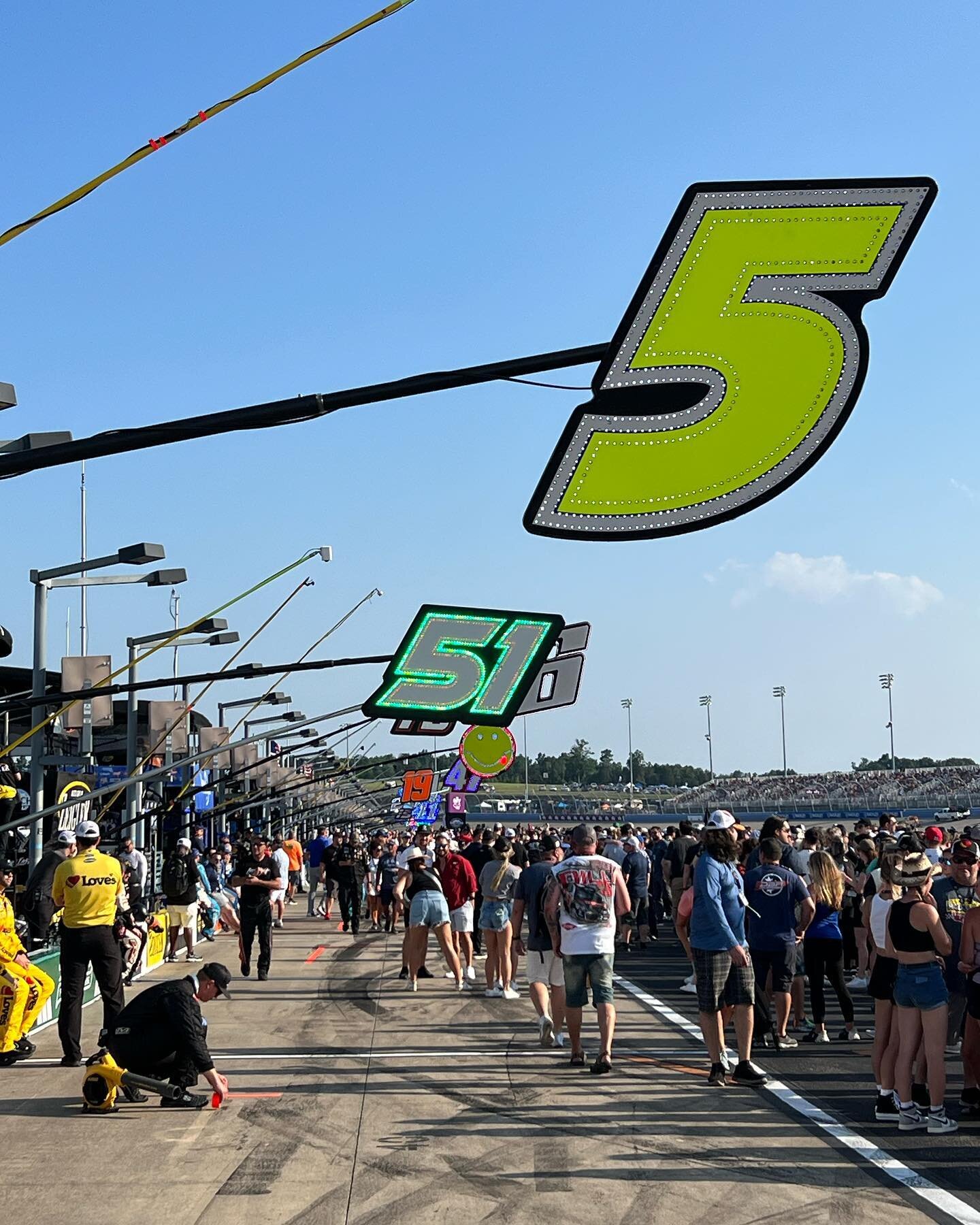 Amazing day at @nashvillesuperspeedway.  Thank you @wmedmonds and @sadiejameshatco for the invite and tix and thank you @coreylajoie and family for the hospitality and thank you @kylelarsonracin pit crew for the ear plugs. 

#kylelarson #coreylajoie 