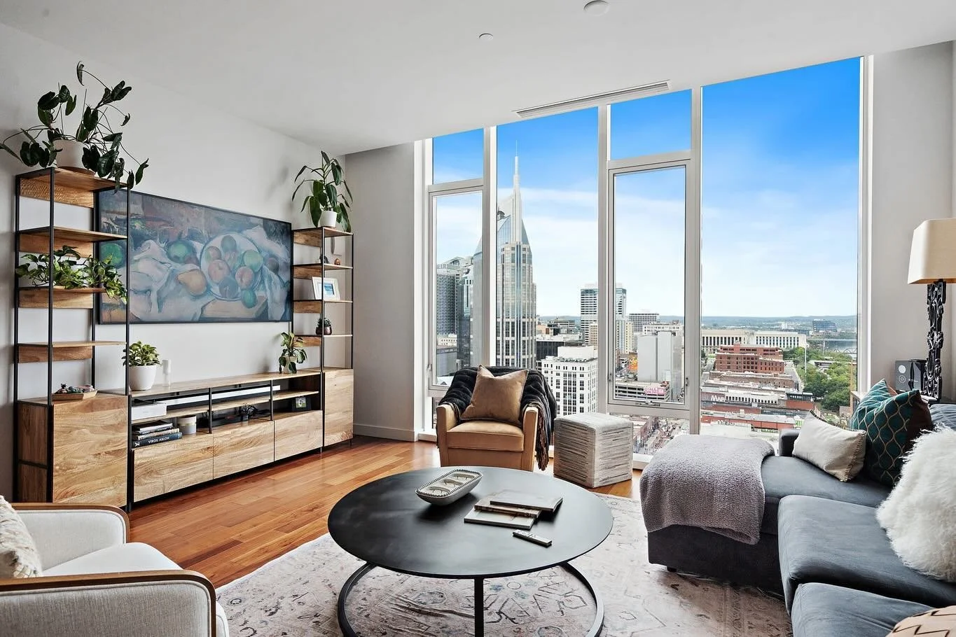 🏠 New Listing 🏠 

The Four Seasons 
Private Residences
Nashville #1903 

1 🛏️ 
1.5 🛀 
1009sqft

Floor to Ceiling Windows with the best views in Nashville.

Experience luxury living on the 19th floor of The Four Seasons, with floor to ceiling wind