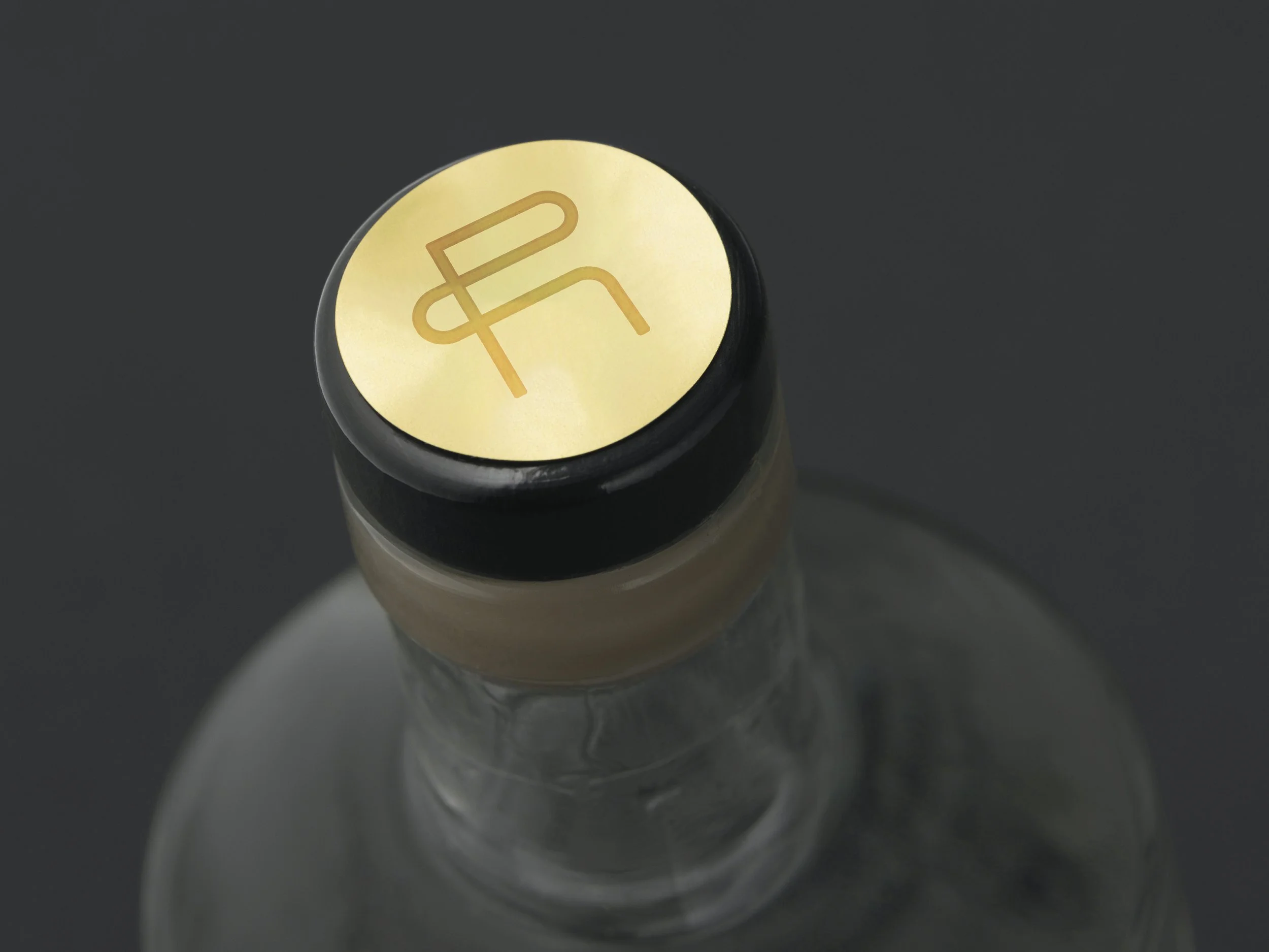 Roam-distilling-gin-seal.jpg