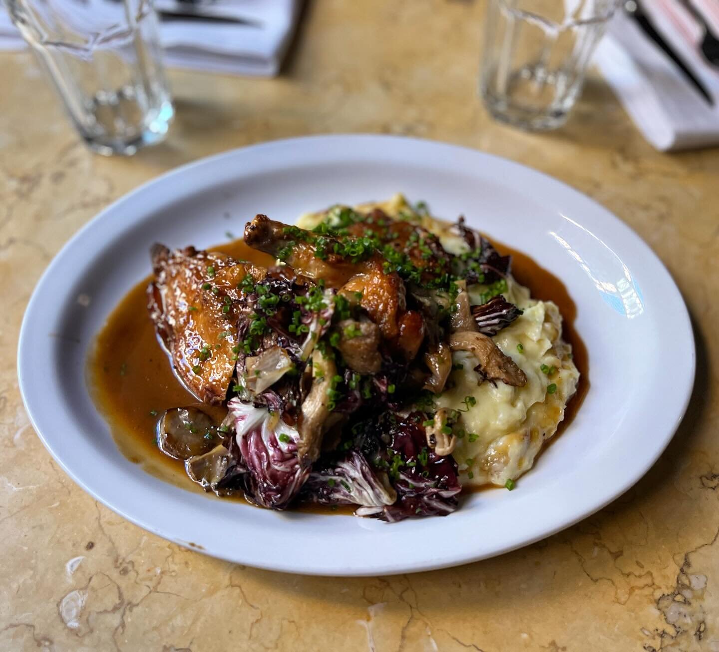 Happy Valentine&rsquo;s week, everyone! Here&rsquo;s one of our fabulous specials for the evening:
Roasted Poulet Rouge from @joycefarms , Yukon gold mashed potatoes, oyster mushrooms, truffle Madeira au jus, radicchio!
An excellent twist on a classi