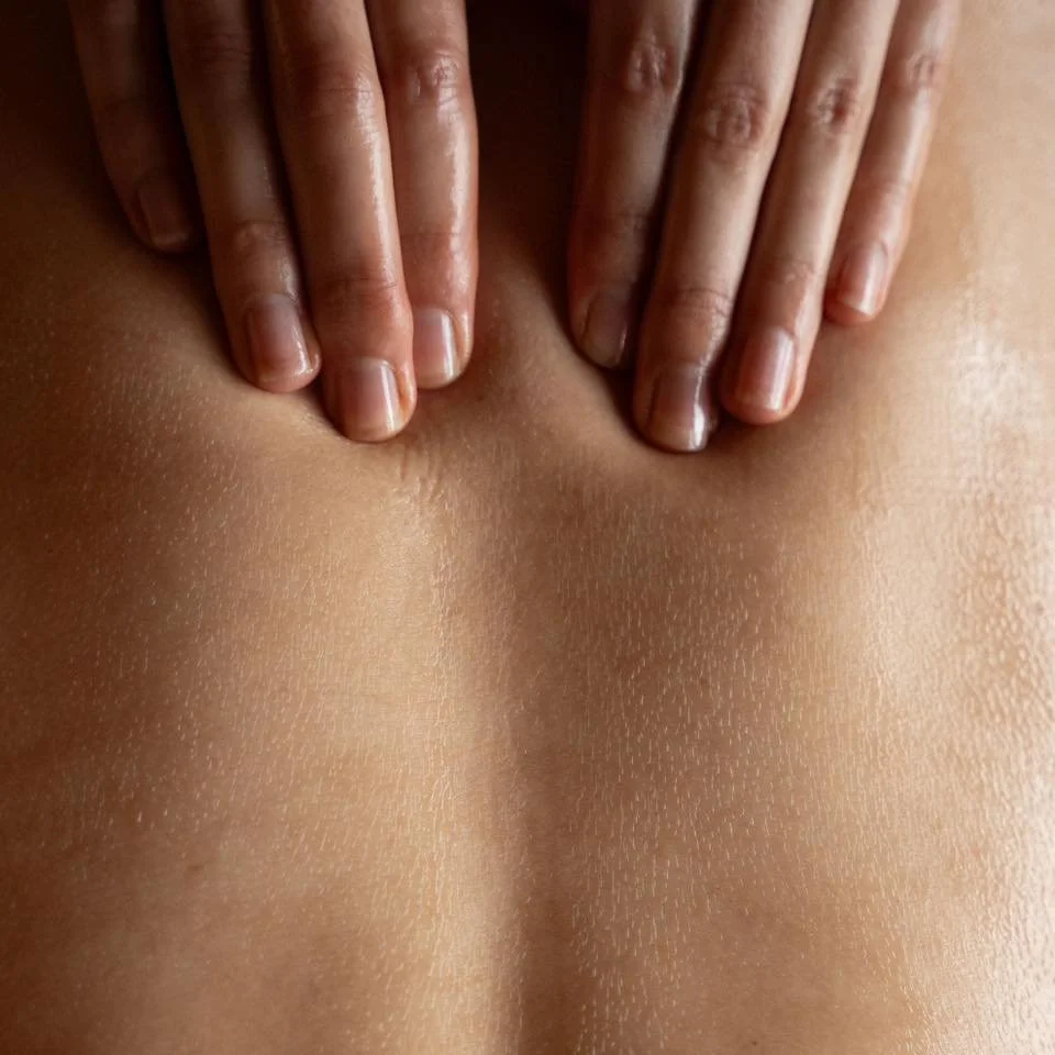 De knoop is doorgehakt.

Vanaf 13 december t.e.m. 5 januari zal de studio gesloten zijn. 

Pfieuw, dat is er al uit. Het verlangen om de feestdagen helemaal bewust te beleven en volop aandacht te kunnen hebben voor mezelf, mijn partner en familie, wa