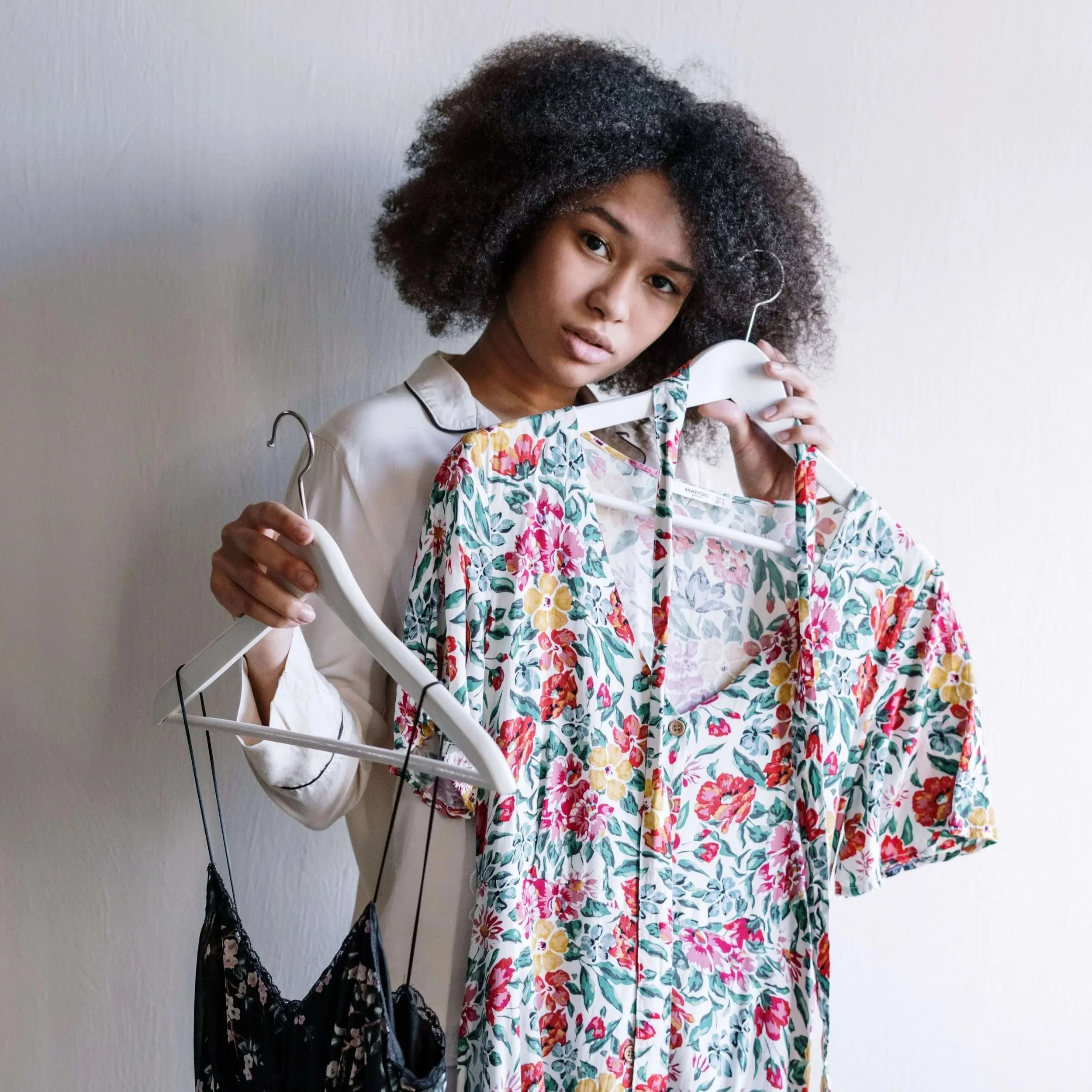 5 Signs Your Wardrobe Needs Decluttering