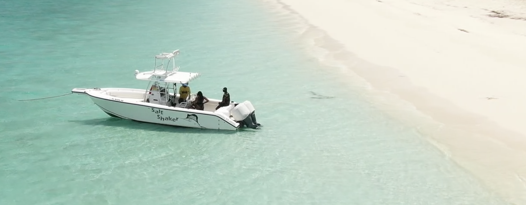 30' Center Console Powerboat in The Bahamas in Rose Island on vibrant, crystal clear turquoise waters - My Bahamas Boat Tours