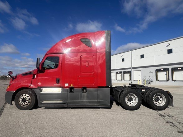 2020 FREIGHTLINER CASCADIA 126 (9385)