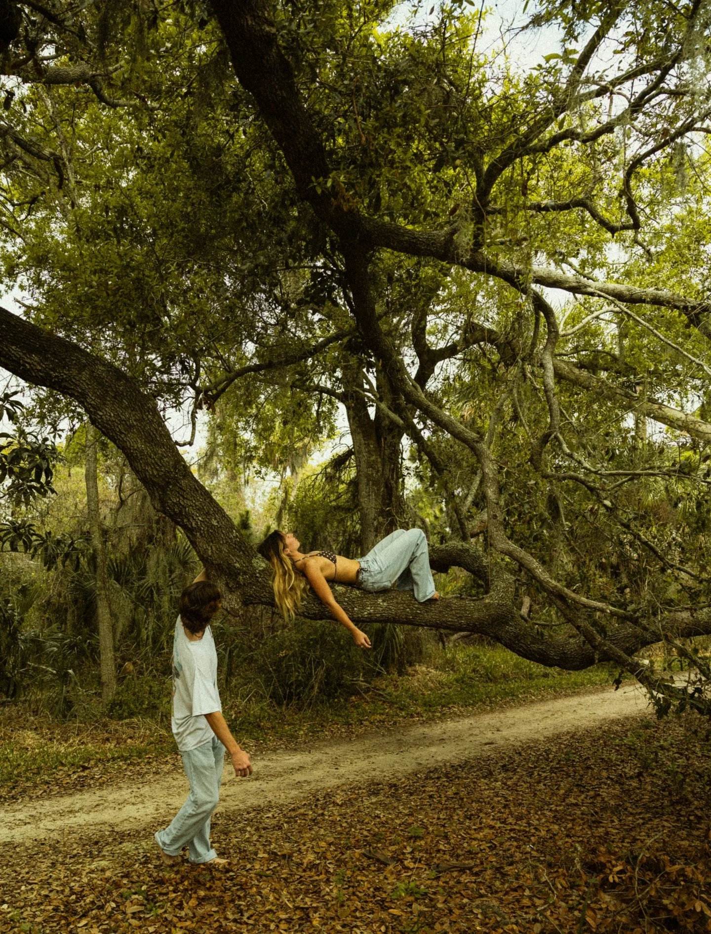 Daisy &amp; Lucas 🌱

#floridaphotographer #couplesphotographer #authenticlovemag #couplesinspo #pinterestinspo
