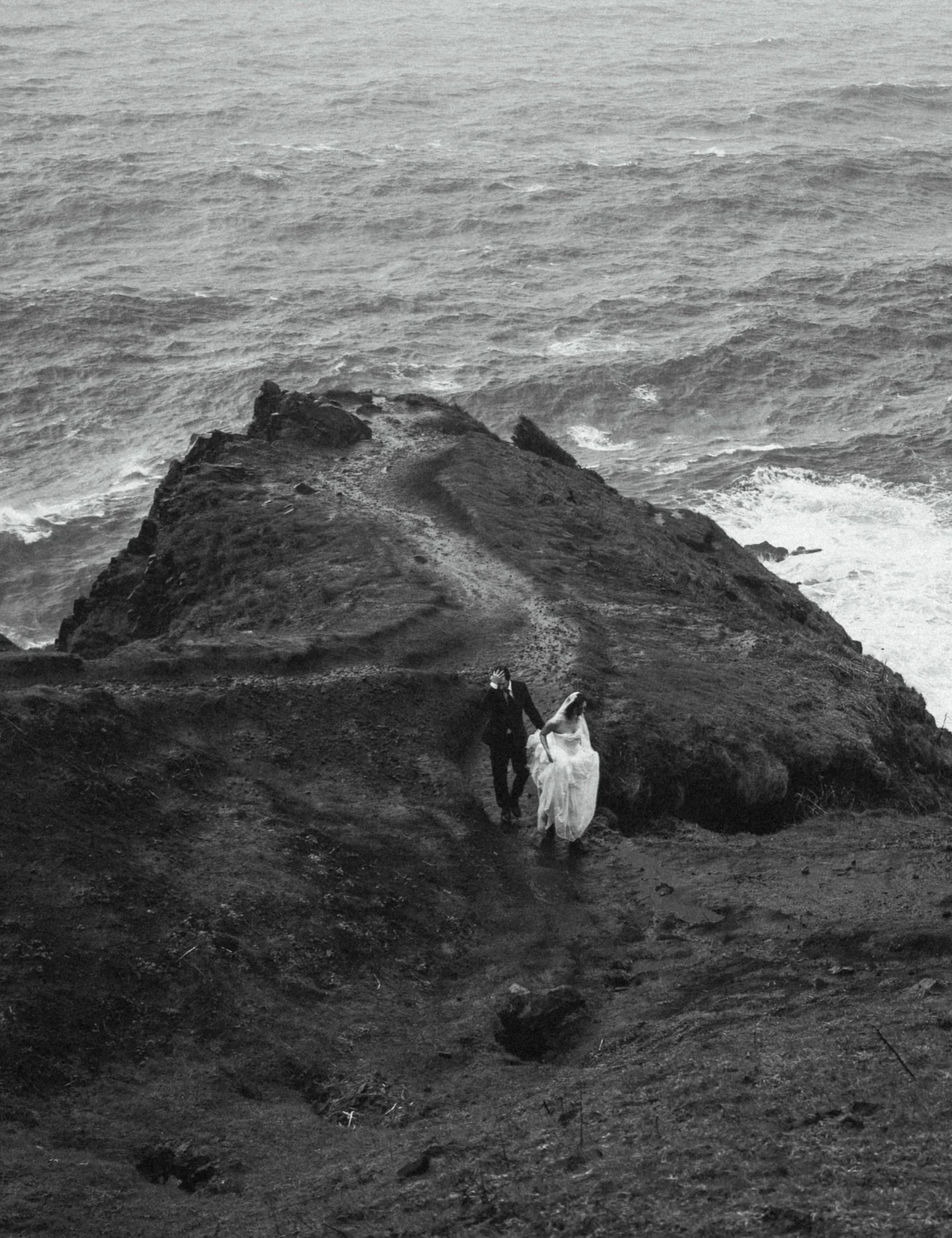 A rainy &amp; breathtaking elopement on the Oregon Coast with Hannah &amp; Cahldwell

Models: @cahlandhann
Dress: @dalliancegownrentals
#oregoncoast #elopementphotographer #weddingphotographer #oregonphotographer #travelphotographer