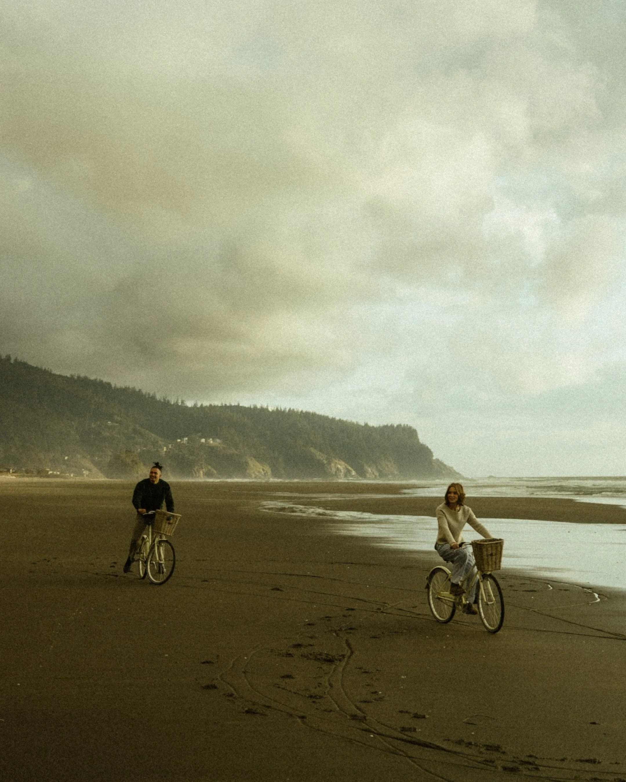 @edenandjack on the Oregon coast 🌊🪨

#visualpoetry #couplesphotographer #authenticlovemag #inspirmag #portraitphotographer