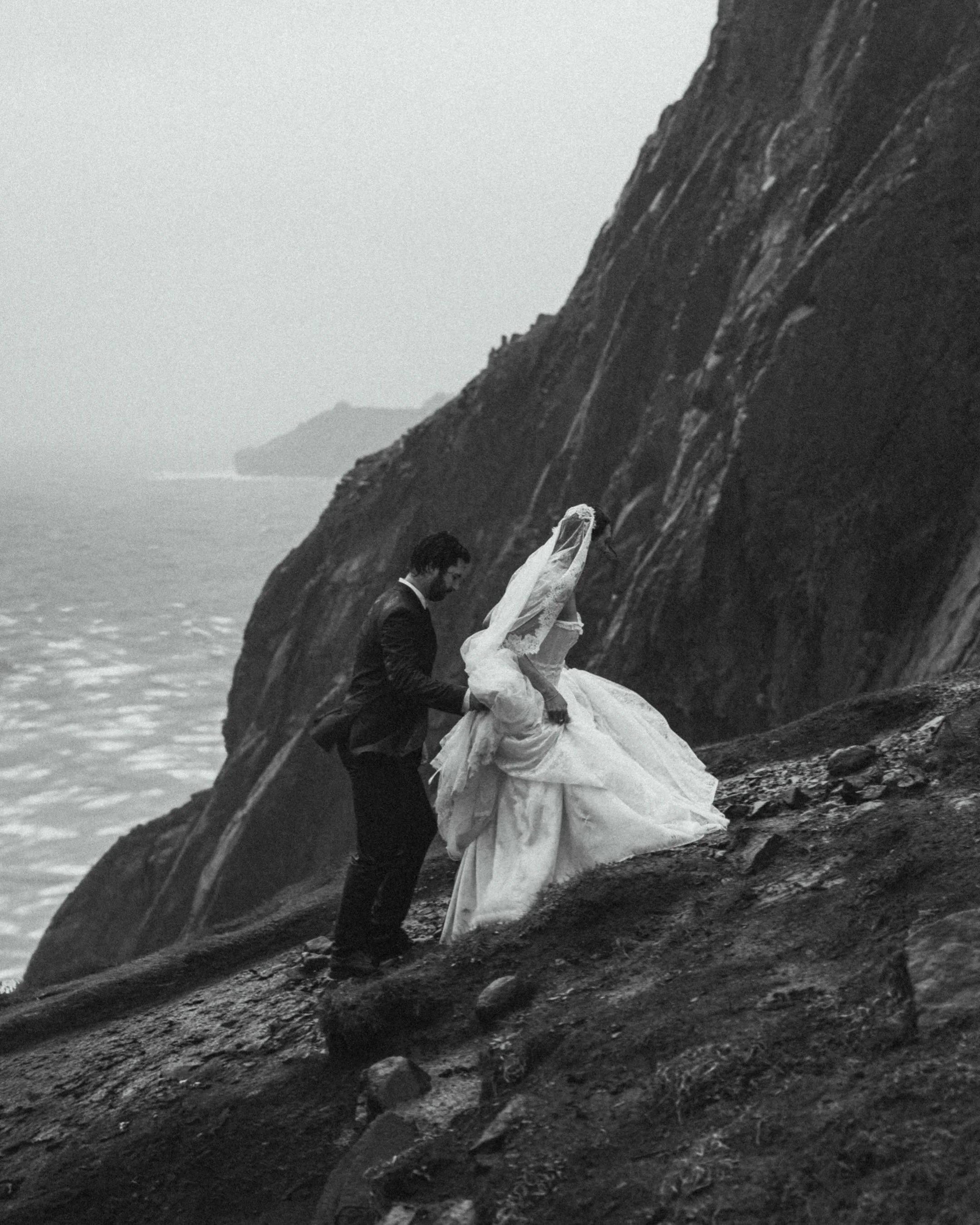 A beautiful elopement on the Oregon Coast🌊 Do you have a favorite?

#weddingphotographer #elopementphotographer #oregoncoast #visualpoetry #elopementphotography