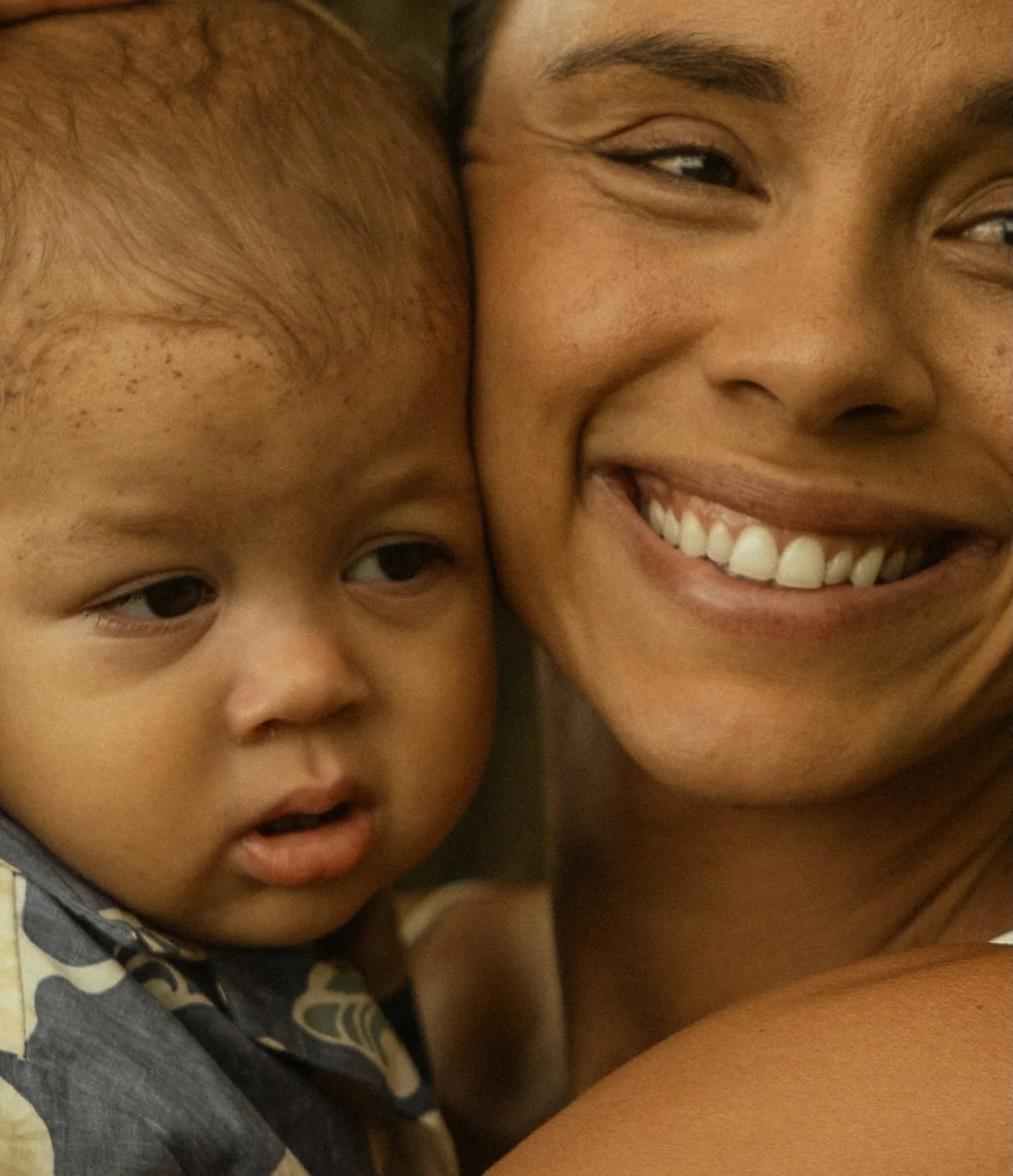 Sweet moments of @caylakmoore &amp; her baby🌀

#portraitphotographer #pinterestinspo #oahuphotographer #oahuhawaii #hawaiiphotographer