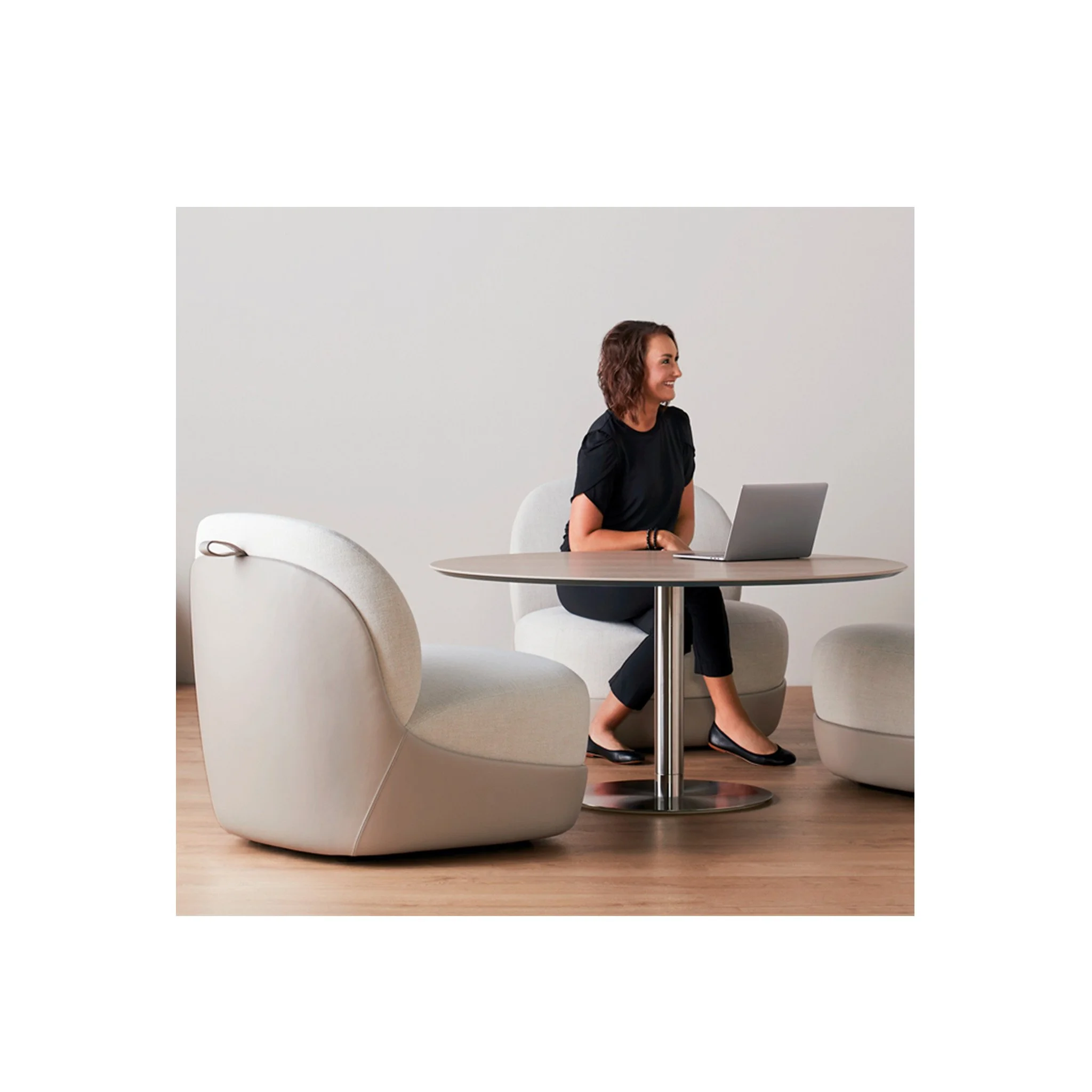 IDG-Automatic-Lounge-Chair-4.jpg (Copy)