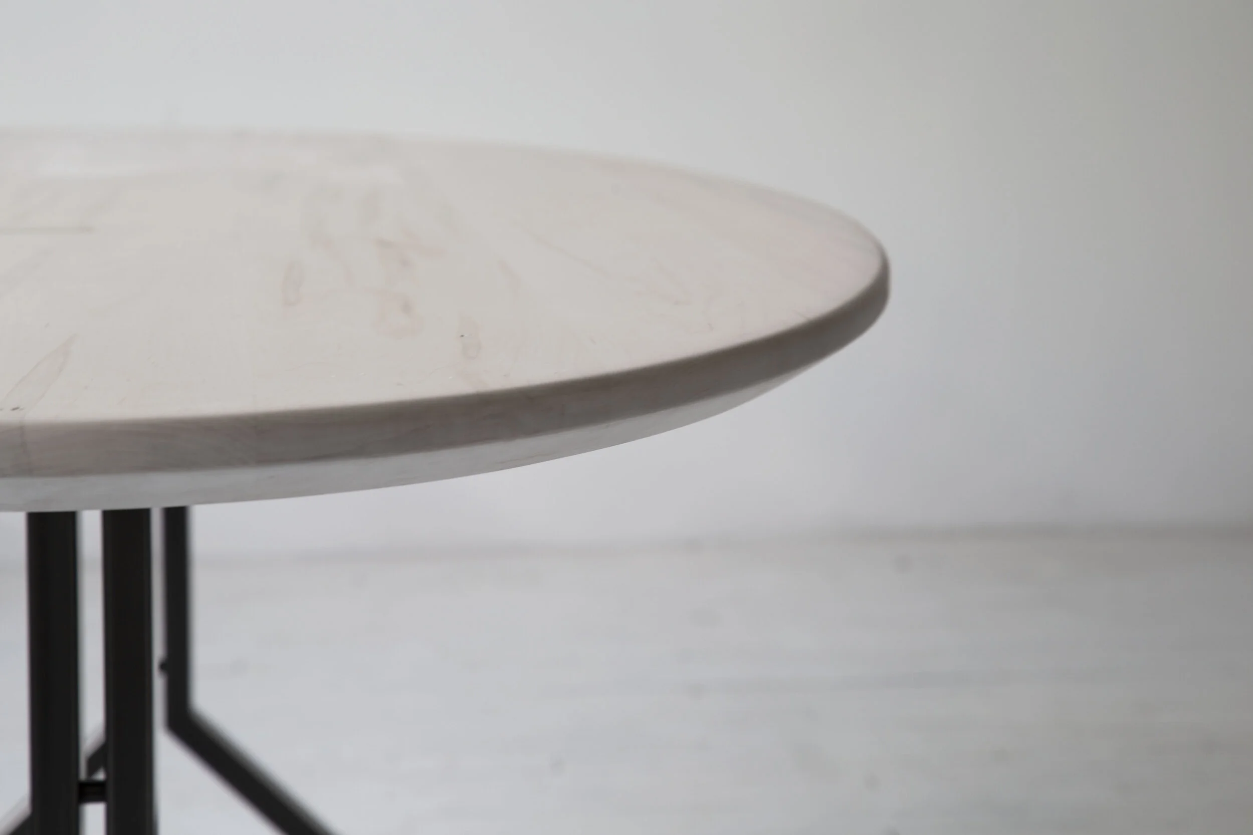 Oval_Huntington_table_2.jpg