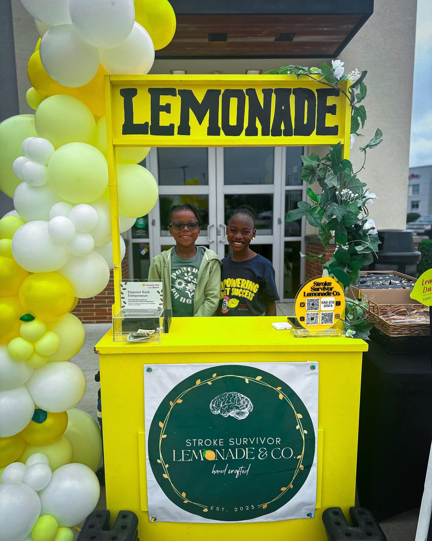 🌧️ Despite the rain, my friends brought their own sunshine to my lemonade stand! Thank ya&rsquo;ll so much for stoping by &amp; supporting me. 🍋

🎈 Thank you @alexanderreignco for adding the perfect pop to my lemonade stand with this incredible ba