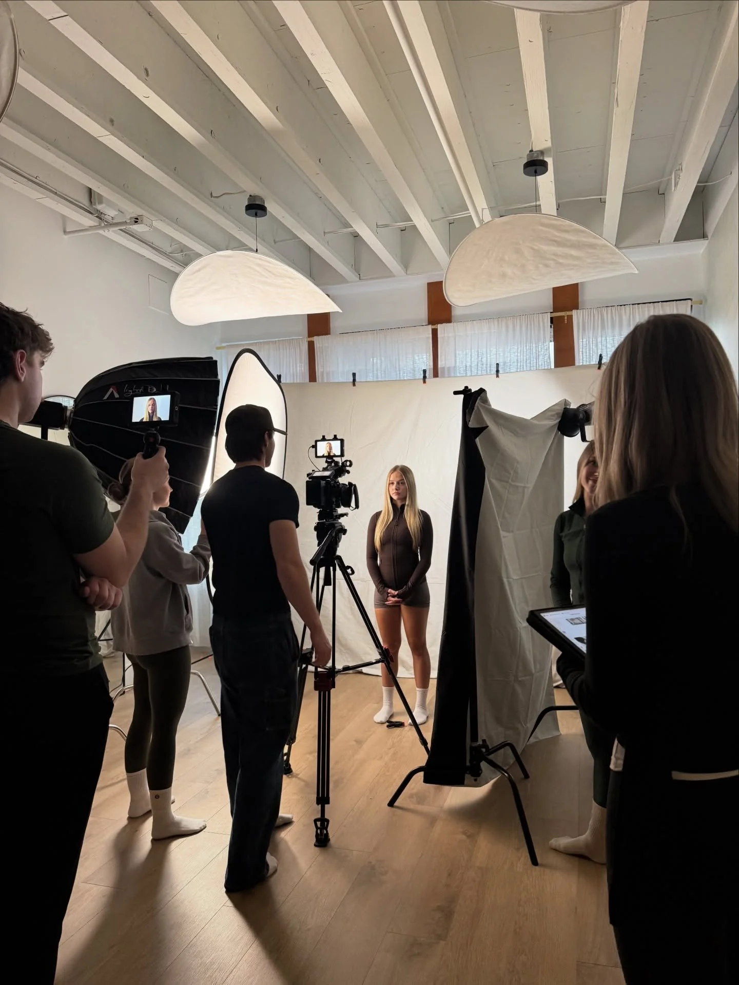 Wrapping up winter and ready for spring 🌱

Swipe to the last frame to see my sketchy tripod setup

#bts #sonyfx6 #production