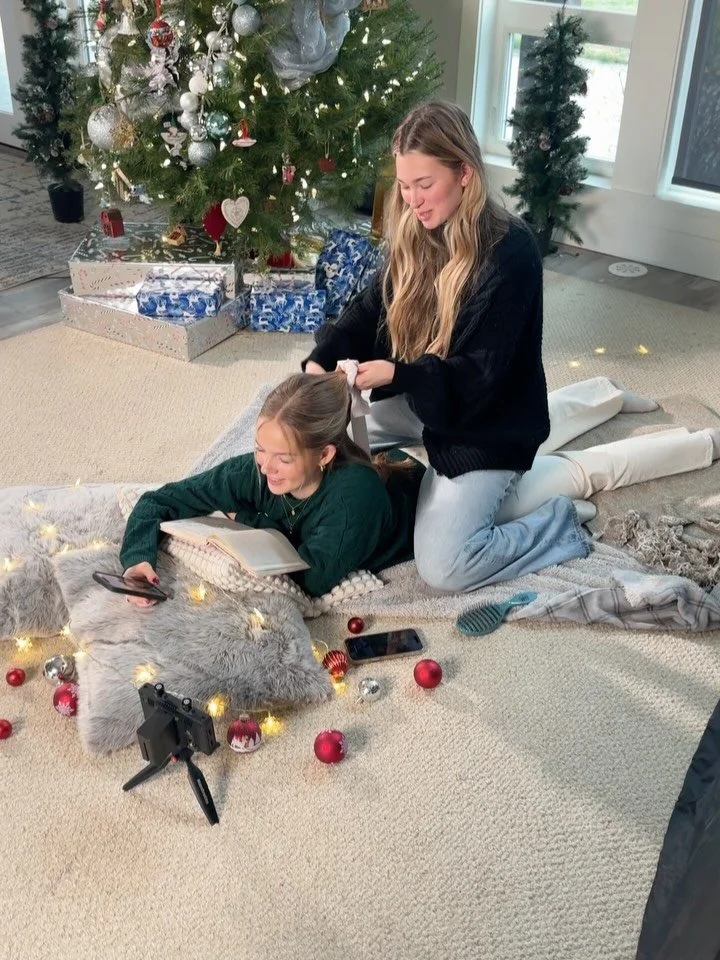 How we set up this shot from last Christmas🎄

+ swipe to see another reflector failing to be closed

#filmmaking #sony #fx6